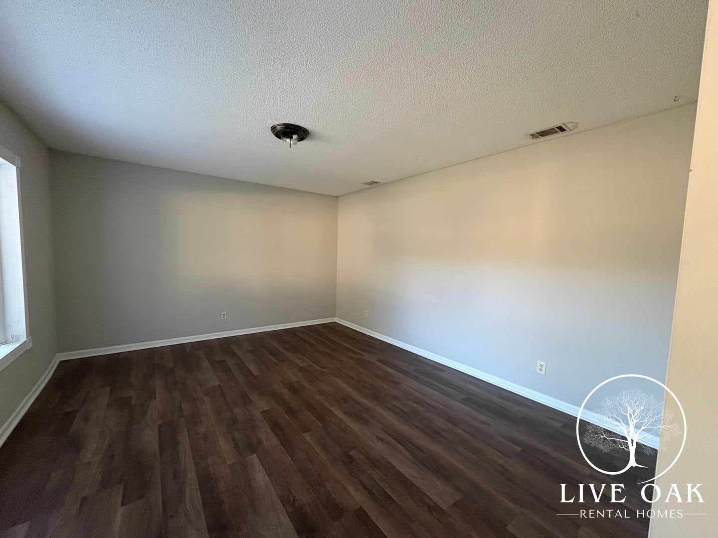 MOVE IN SPECIAL: $500 OFF 1ST MONTH'S RENT!** – photo 4
