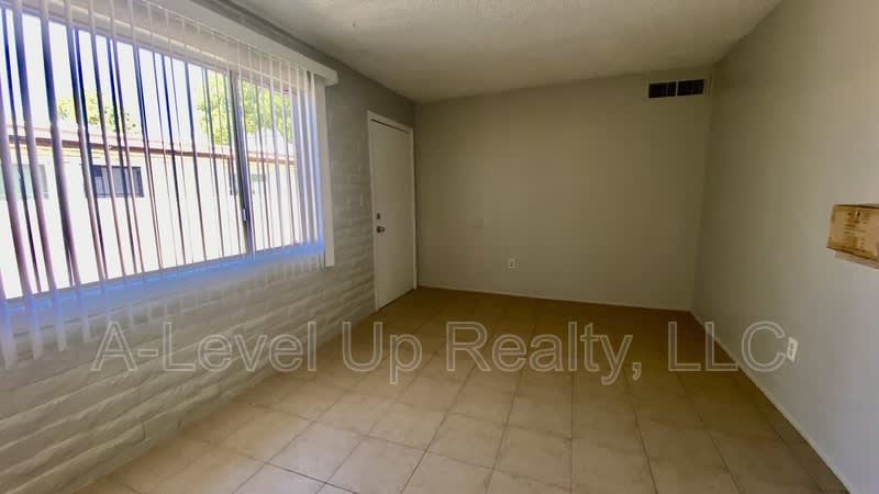 1838 South Rosemont Avenue – photo 4