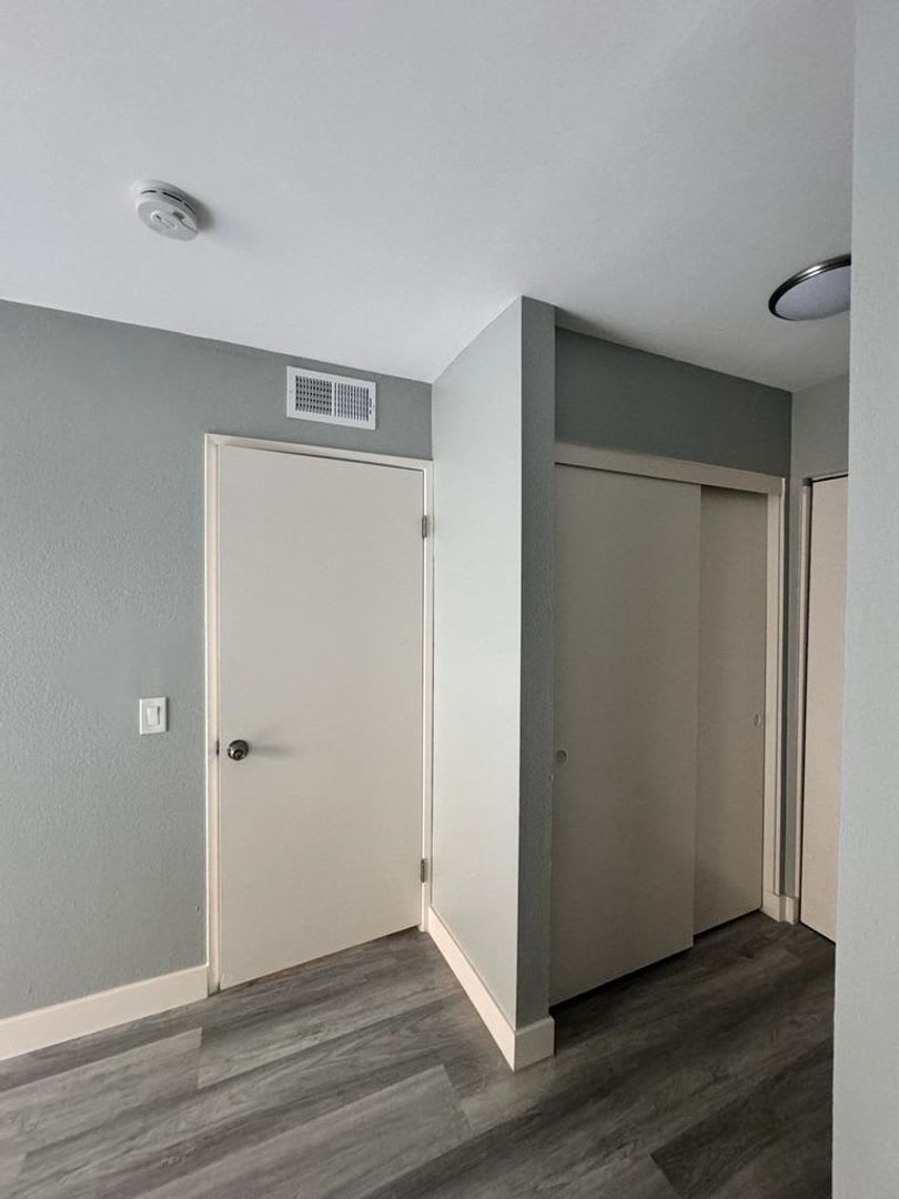 2532 N Edwards Ave – photo 2