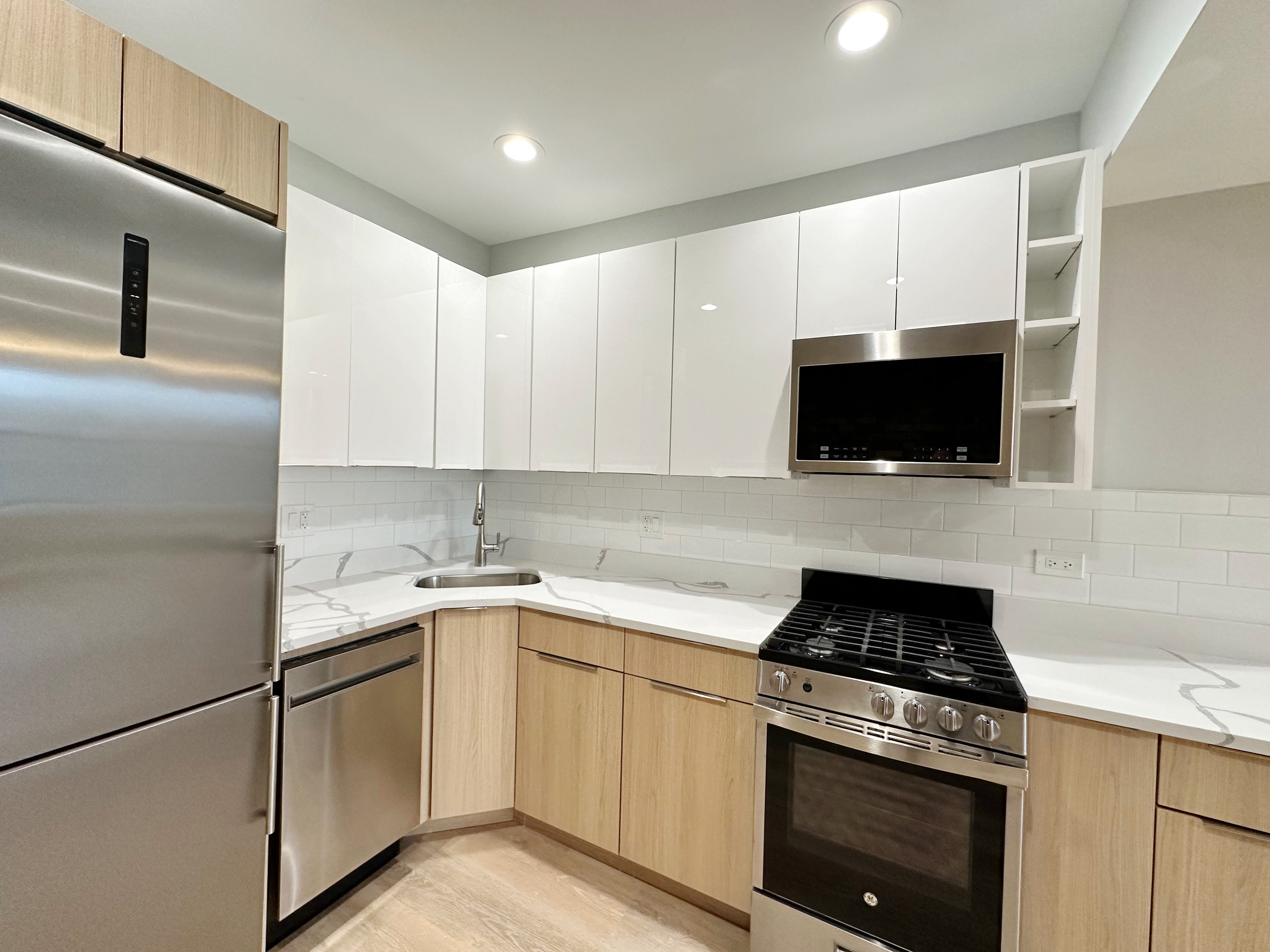 1554 W Juneway Terrace – photo 4