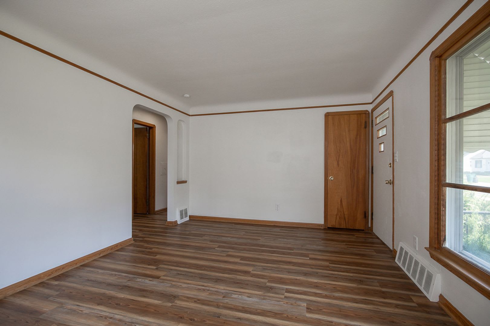 3-BED, 1 BATH BEAUTIFUL SINGLE- FAMILY HOME IN MAPLE HEIGHTS! – photo 4
