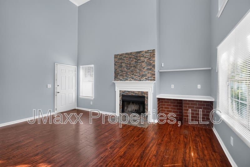 1024 Wiltshire Way Northwest – photo 4