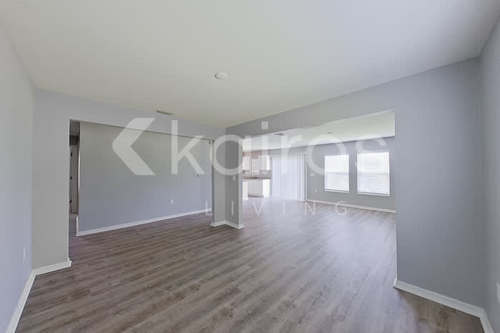 1010 Kaye Street East – photo 3