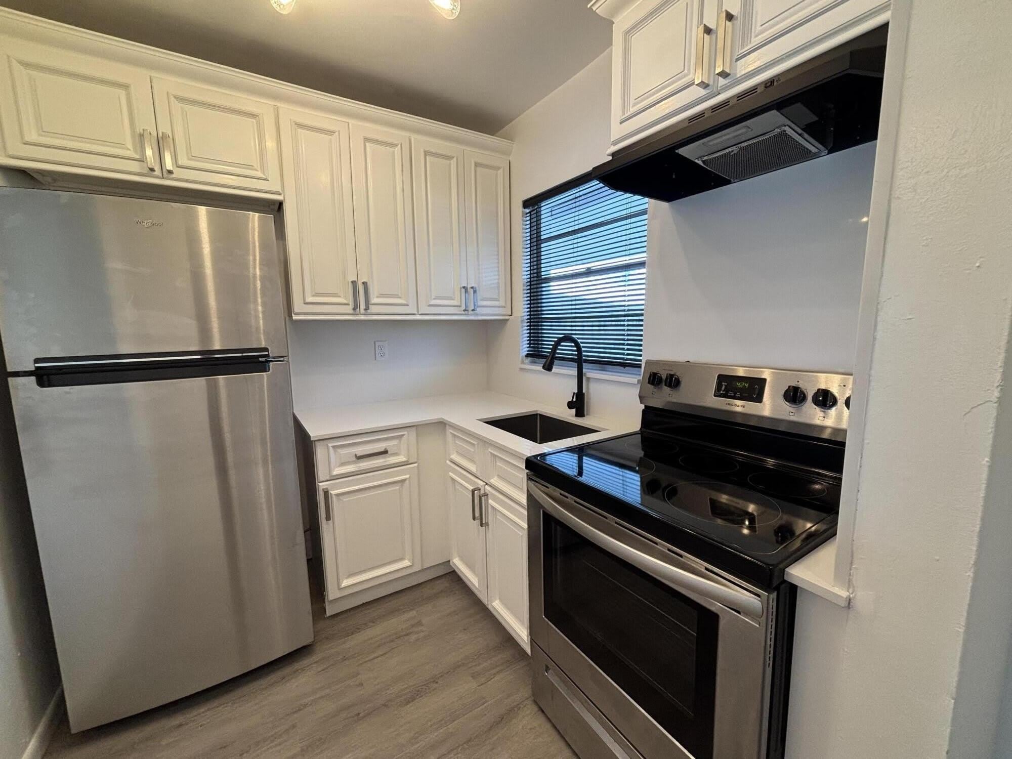 1112 Lake Terrace – photo 4