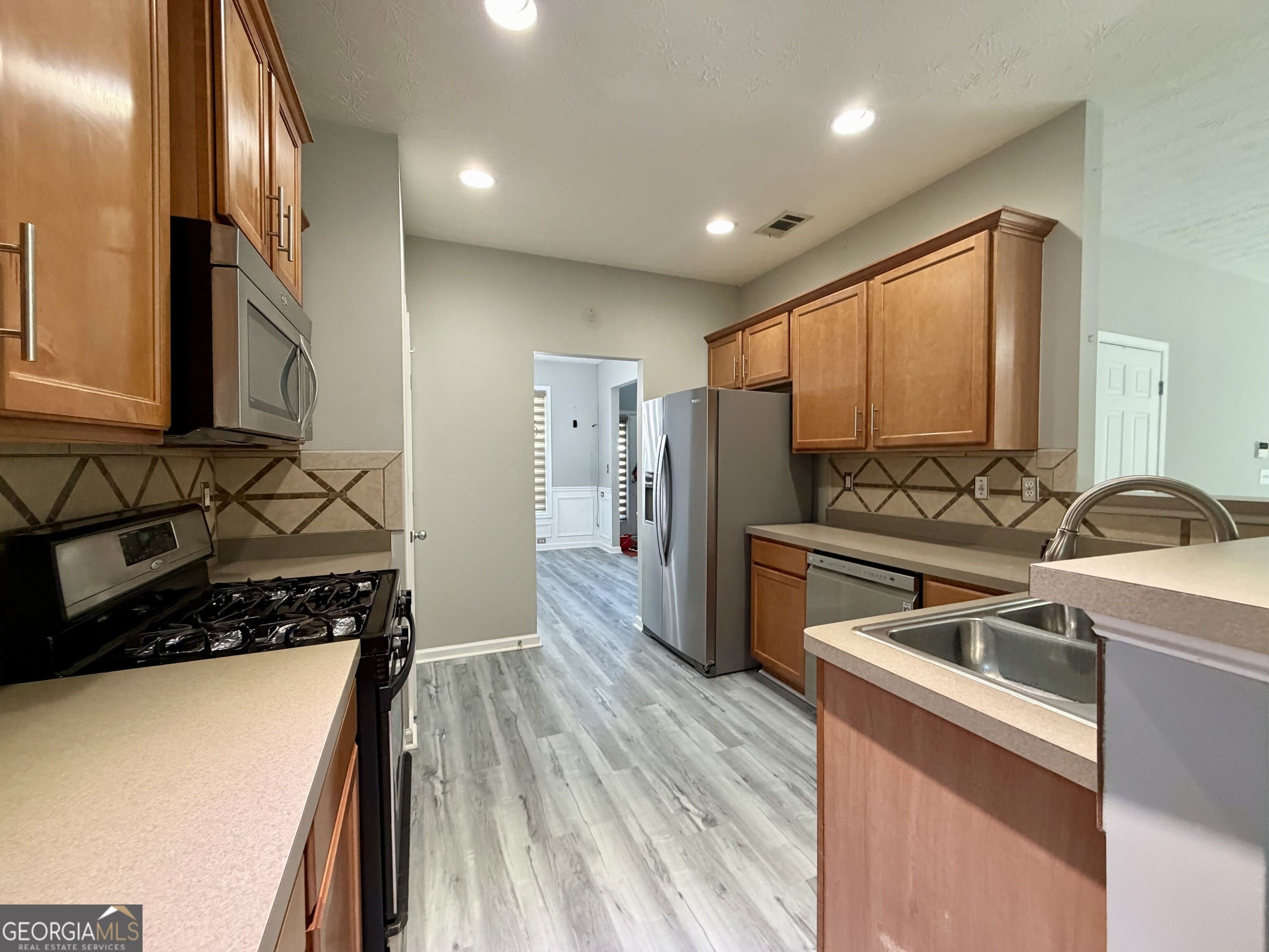 1977 Longmont Drive – photo 3