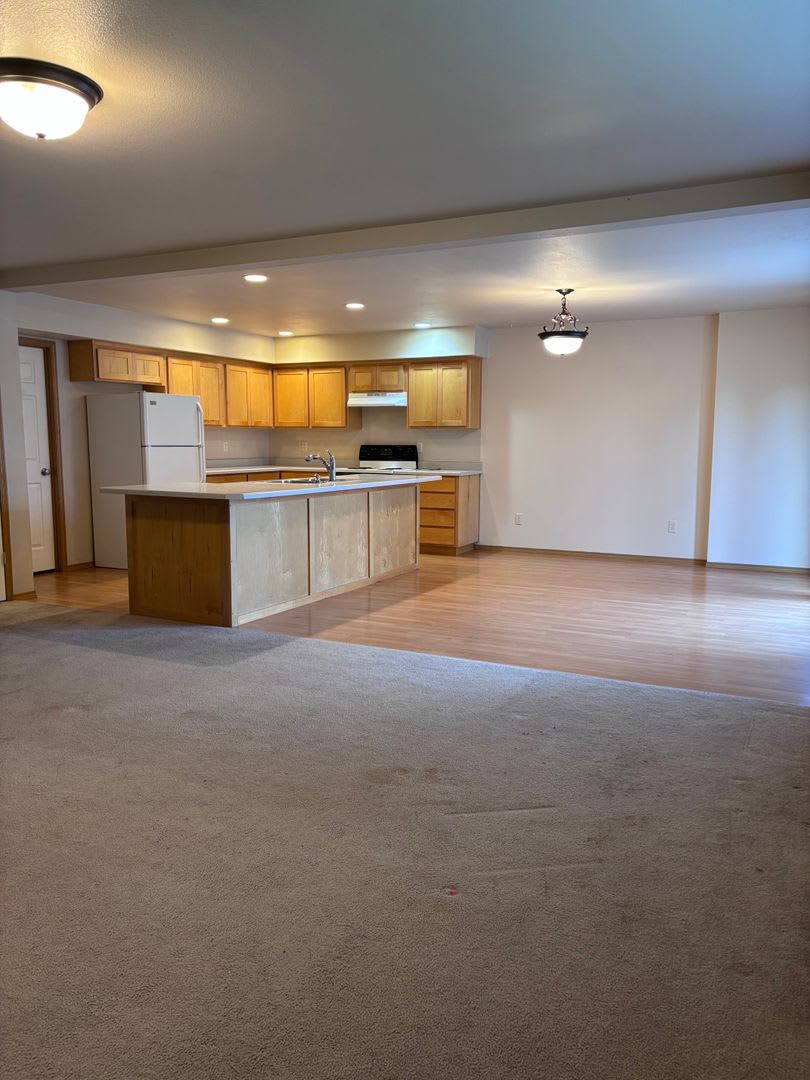 Spacious 3BR 2BA duplex home with attached garage. – photo 5