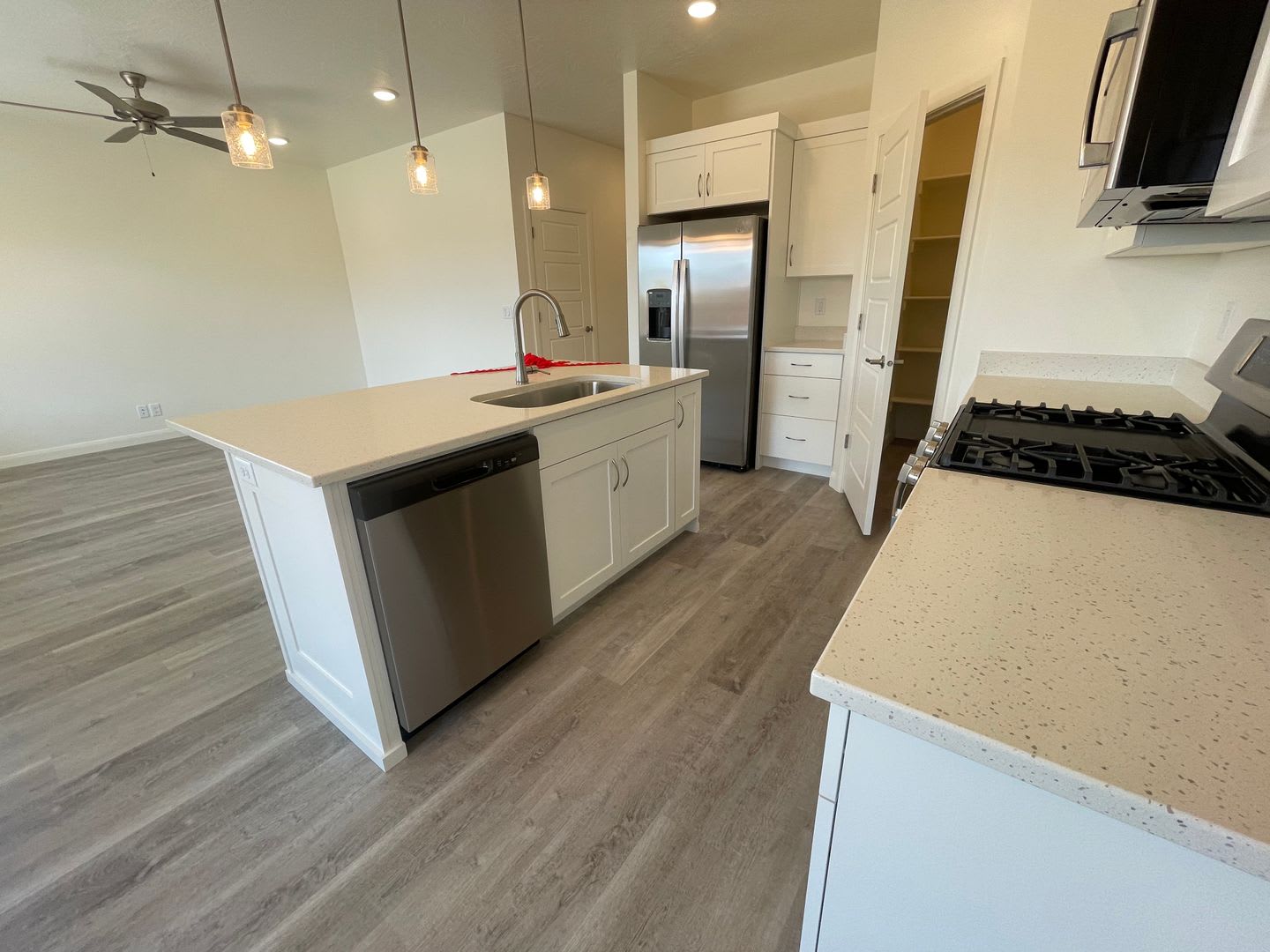 FOUR BEDROOM!!! White Trails Home!!! – photo 4