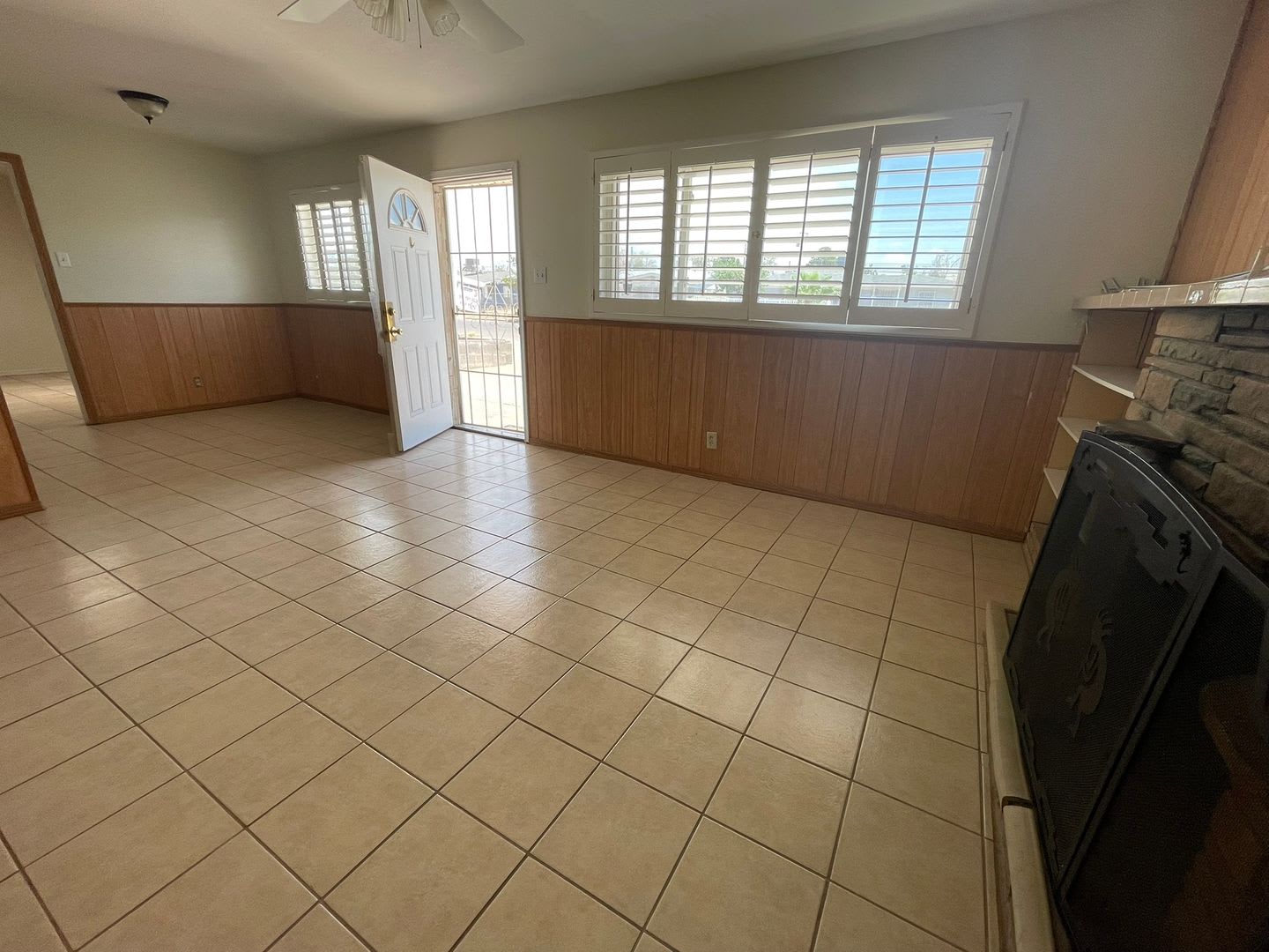 Spacious & Affordable Northeast Gem – Only $1,250/Month! – photo 3