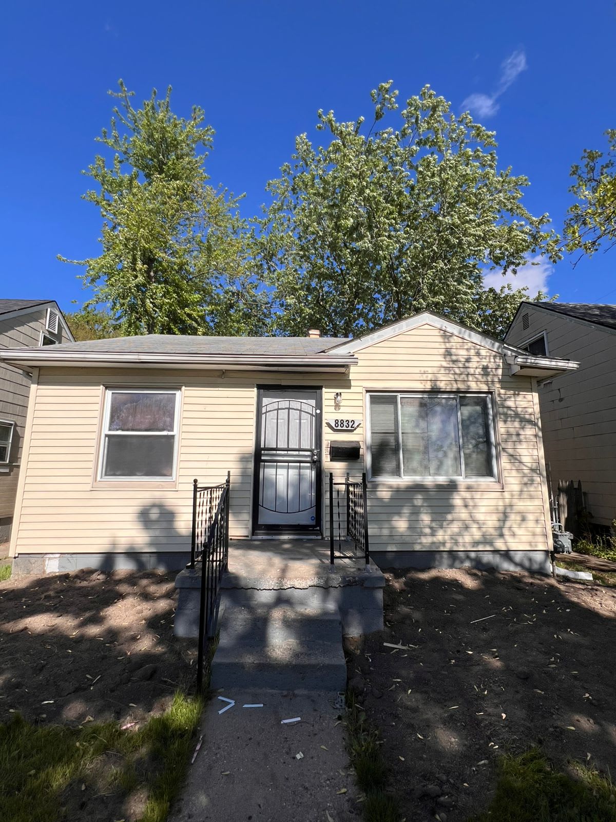 8832 Vaughan Street – photo 1