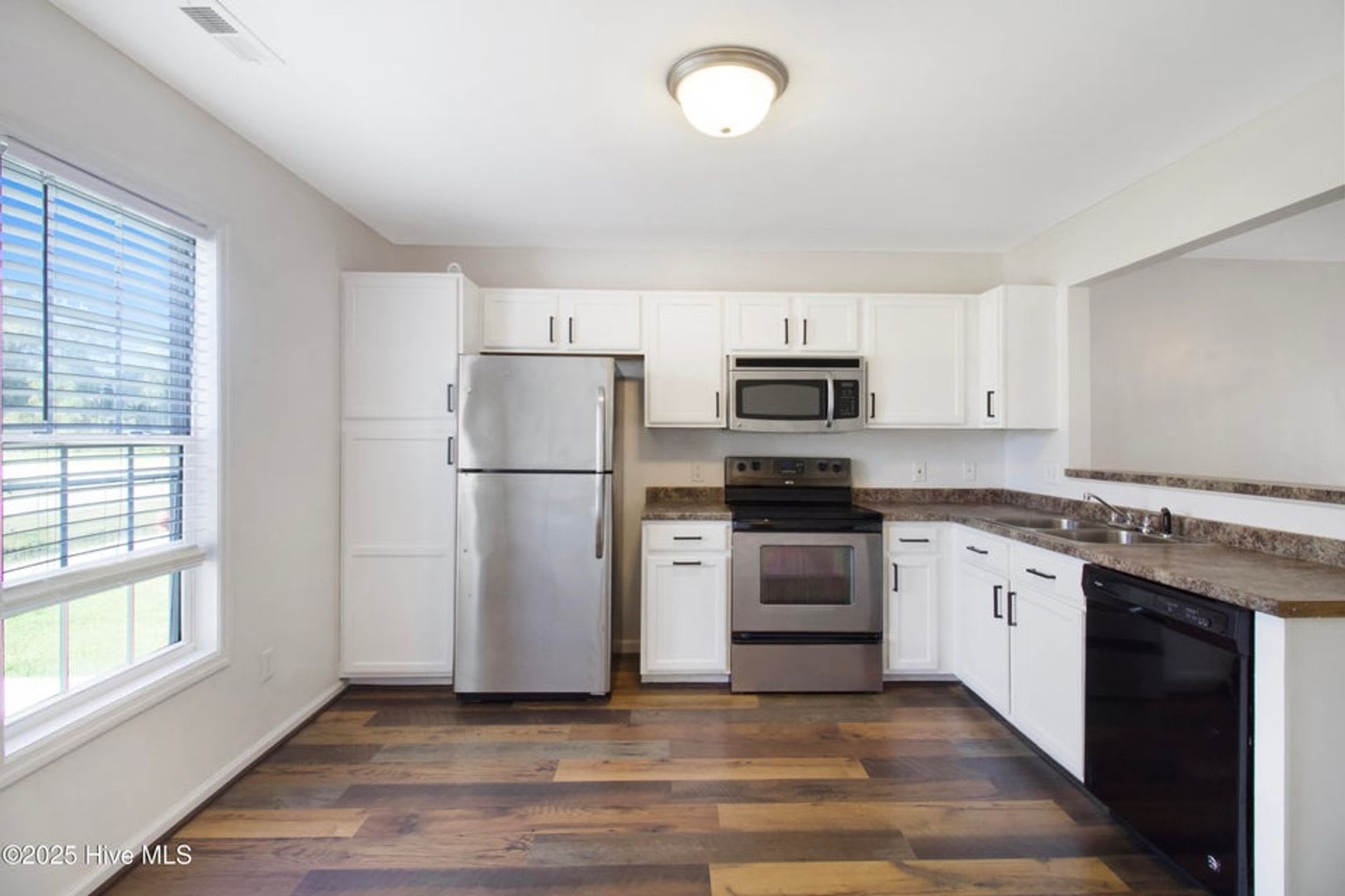 SHORT TERM Townhome Available! – photo 4
