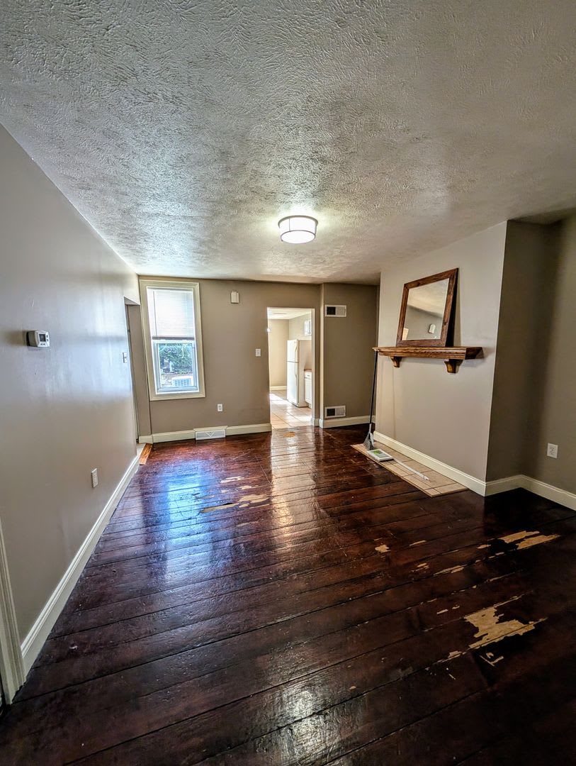 Southside Flats 3 bedroom! Central AC! Washer and Dryer Included! Available 8/21 – photo 3