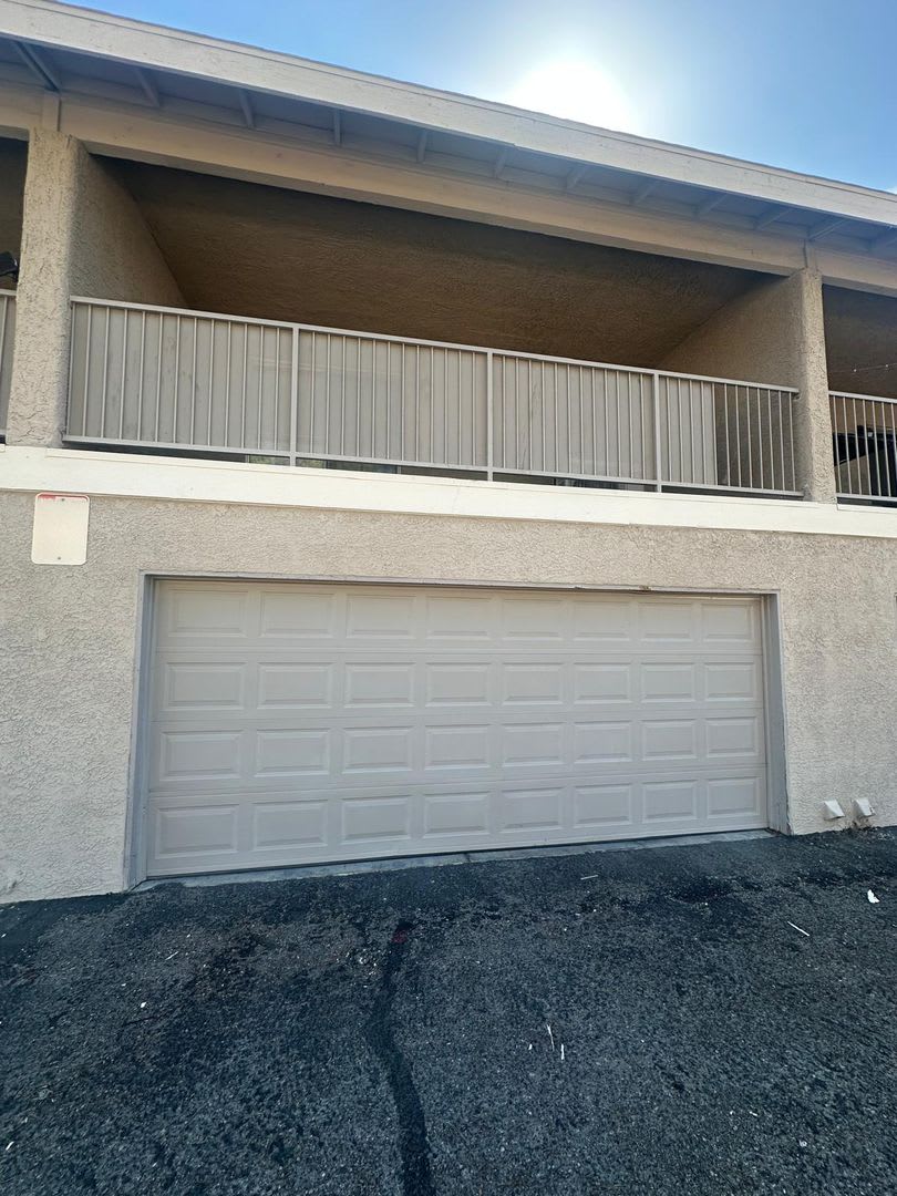 Beautiful Townhouse 2 Bedrooms 1 1/2 Baths Newly Renovated!!! WONT LAST LONG!! – photo 5