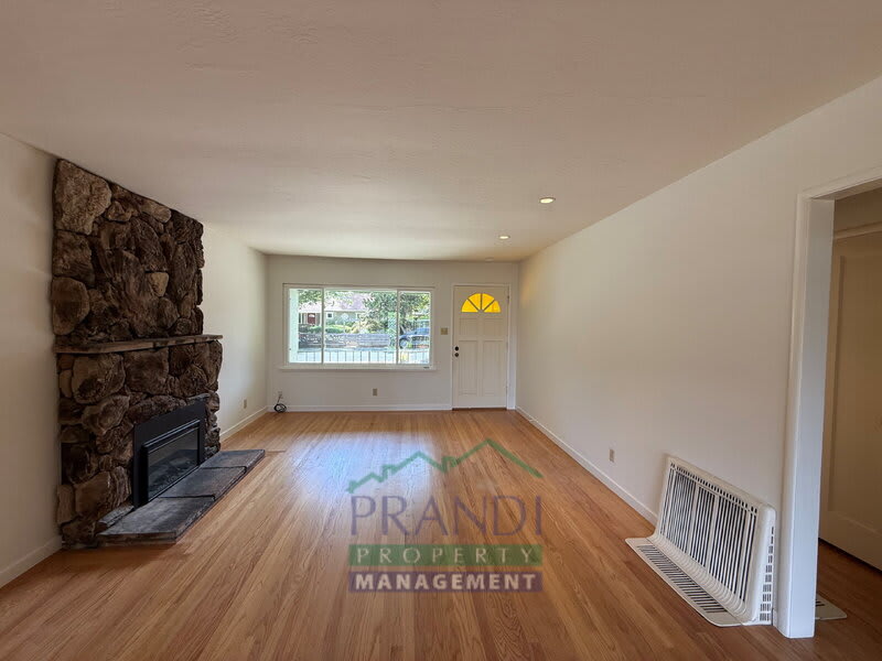 312 Las Flores Ave – photo 2