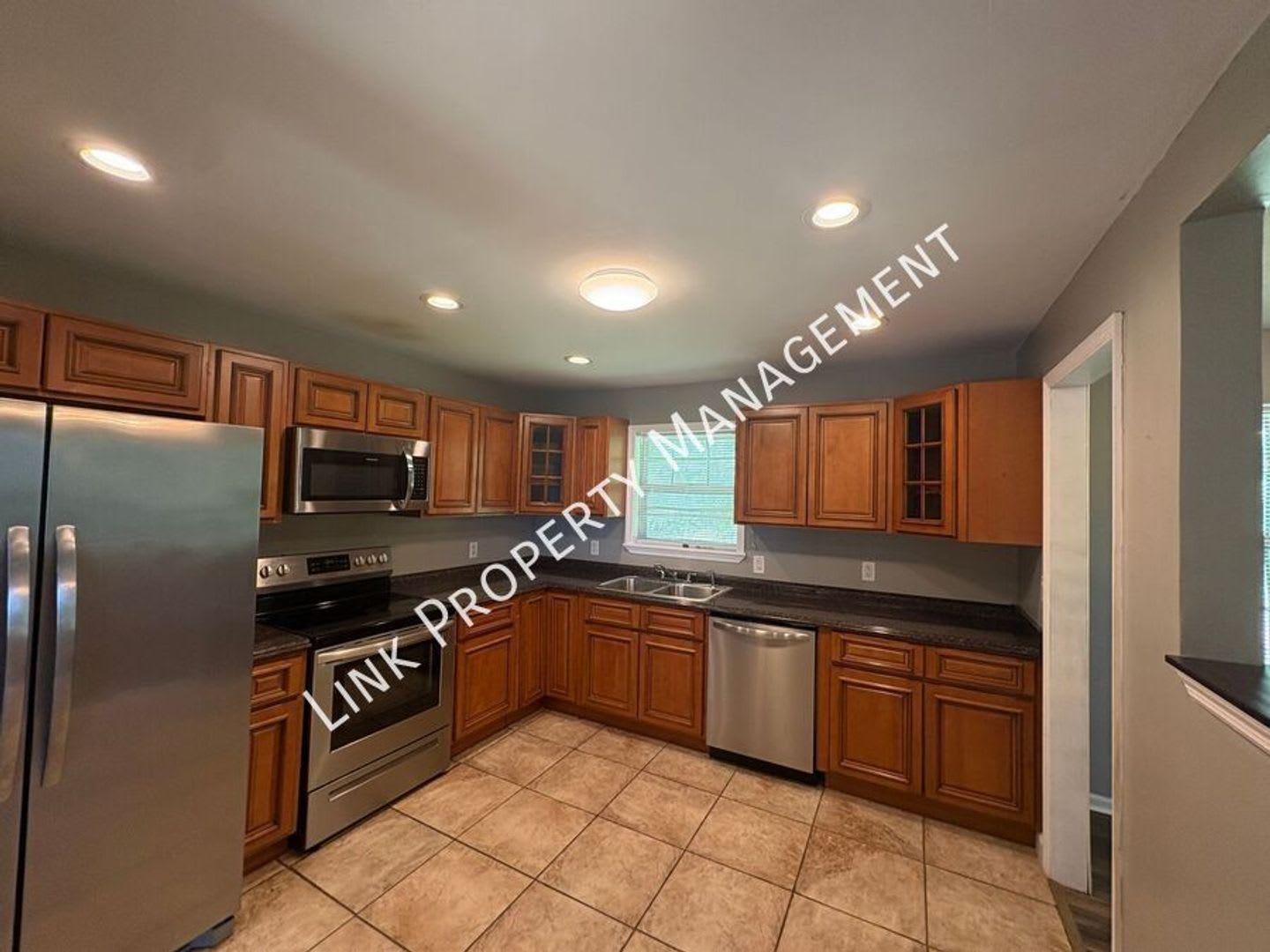 Don't miss this Large 3 or 4 bedroom 2 full baths near Hwy 153/58. – photo 3