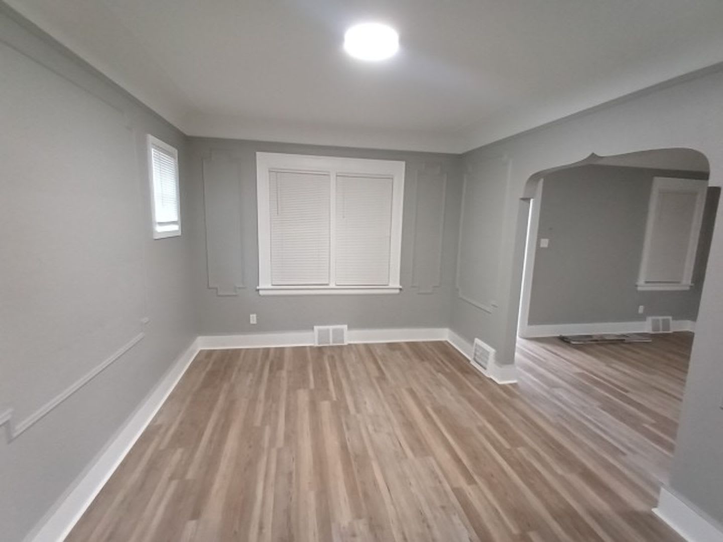 Charming 3 bedroom/1.5 bath Brick Home – photo 4