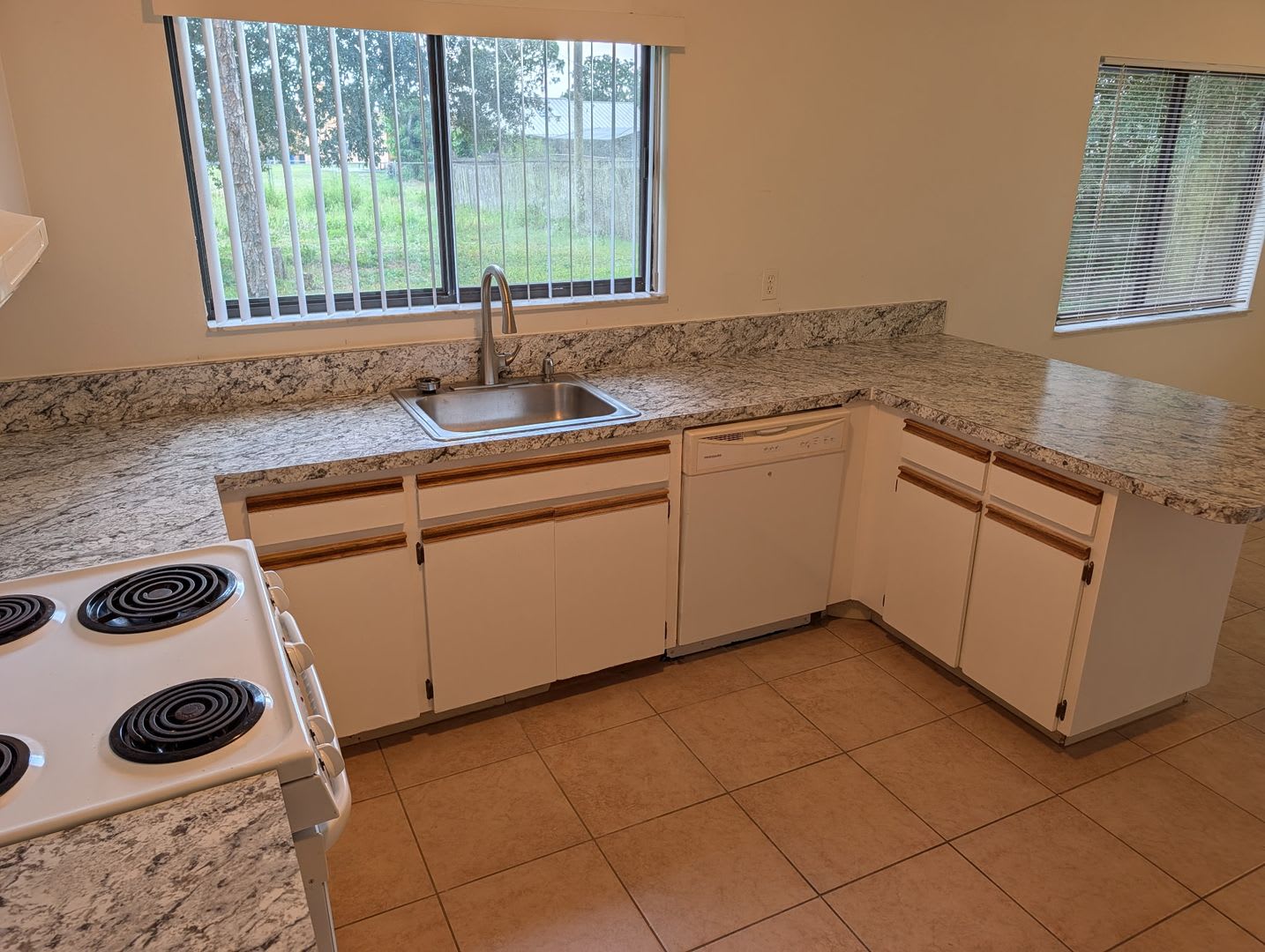 Nw Palm Bay With City Water – photo 3