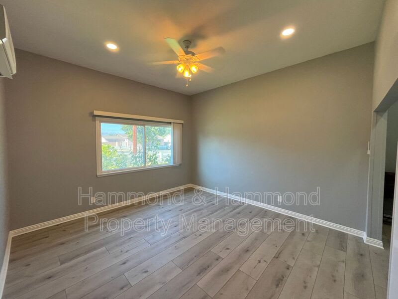 23242 Victory Blvd. – photo 3