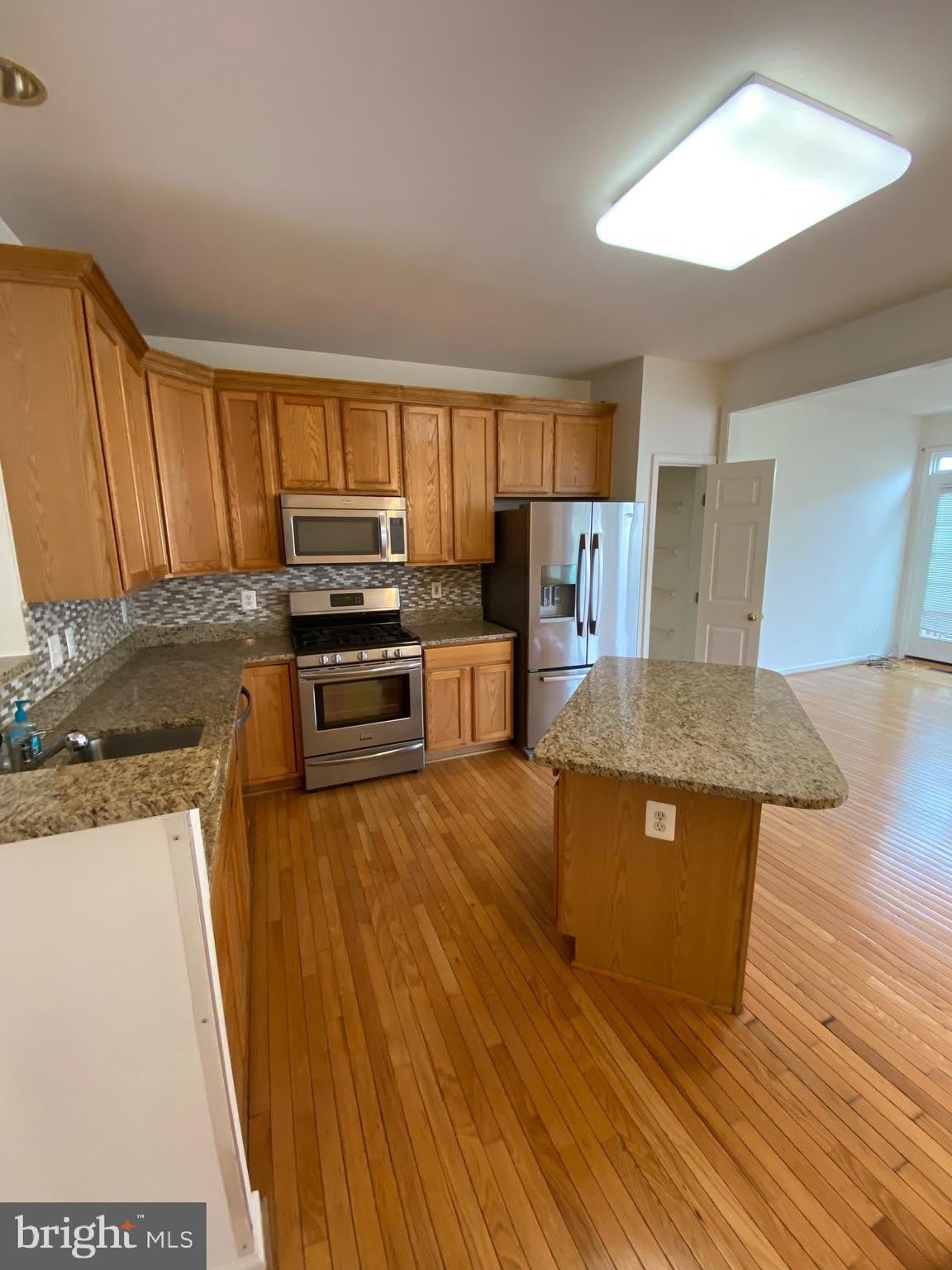 2560 BELCROFT Place – photo 2