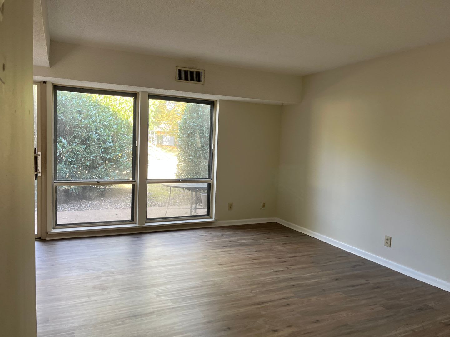 Freshly Renovated 2-Bedroom Unit! – photo 2