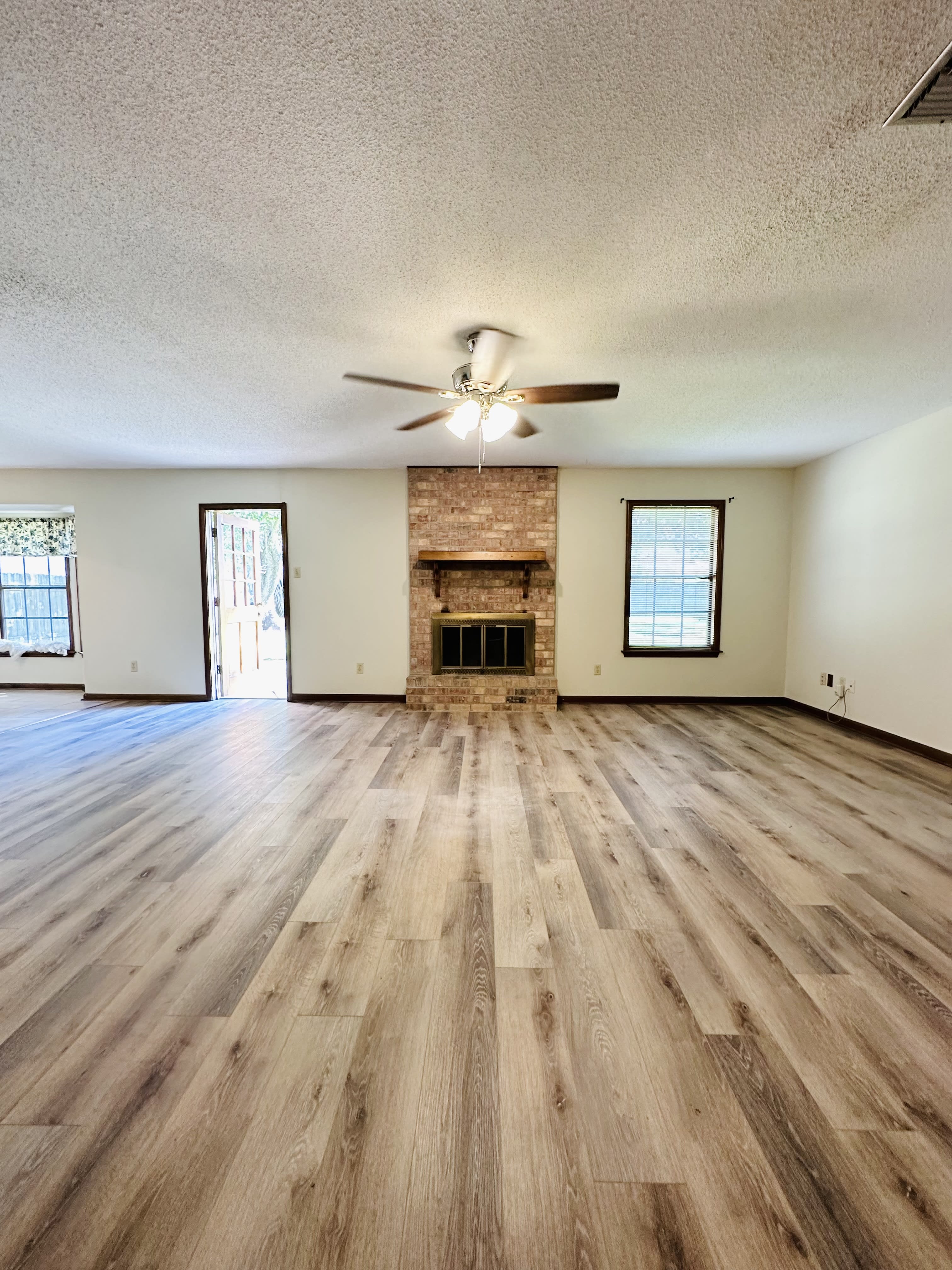 102 Cindy Dr – photo 2