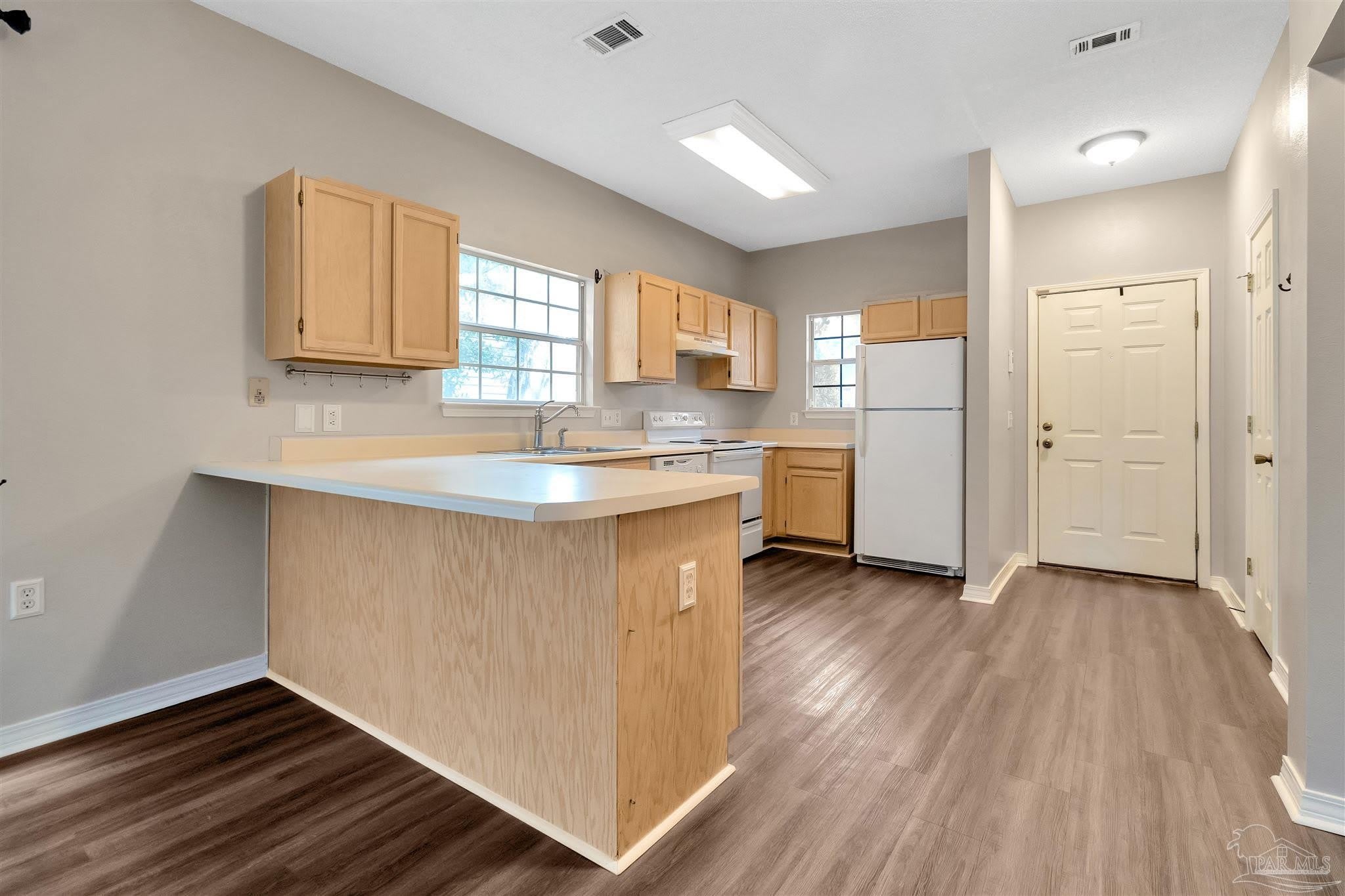 208 Wildflower Ln – photo 2