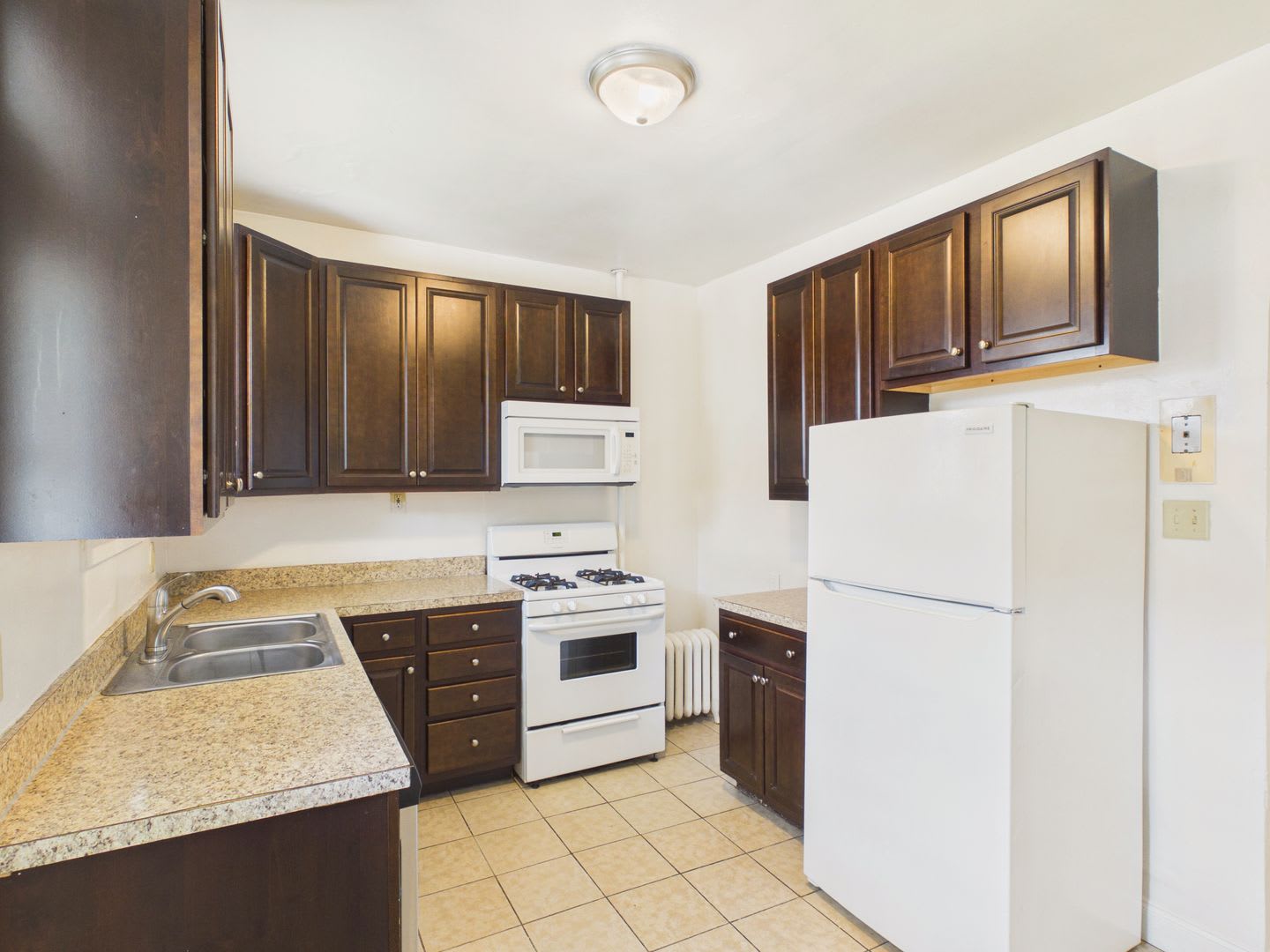Large 3 Bedroom on 2nd St – photo 5