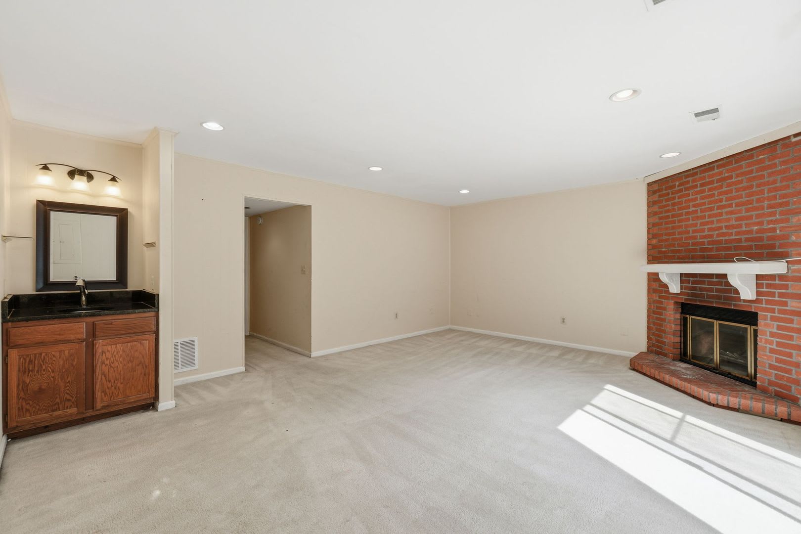 Enjoy The Space And Flexibility Of This Beautifully Maintained Three Level Residence Featuring Two Cozy Fireplaces A One Car Garage And A Fully Fenced Outdoor Retreat That Welcomes Pets – photo 5