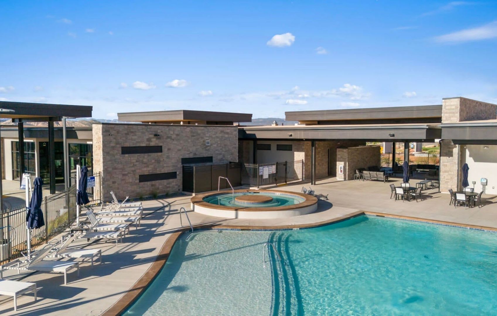 Your New Home Awaits Pet Friendly Home In Long Valley – photo 2