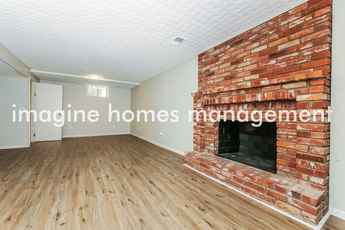 8916 North Grand Avenue – photo 5