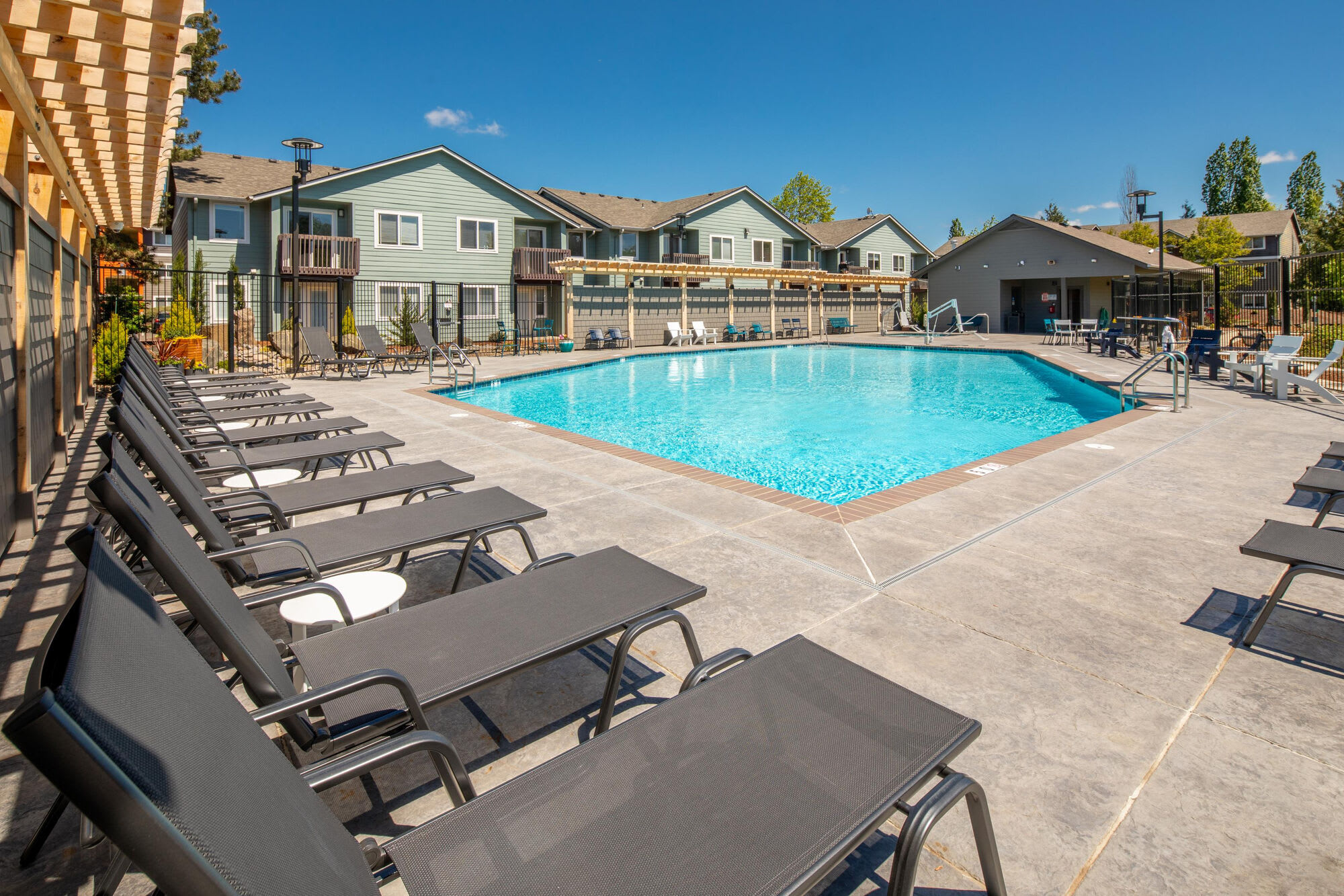 Creekside Apartments – photo 1