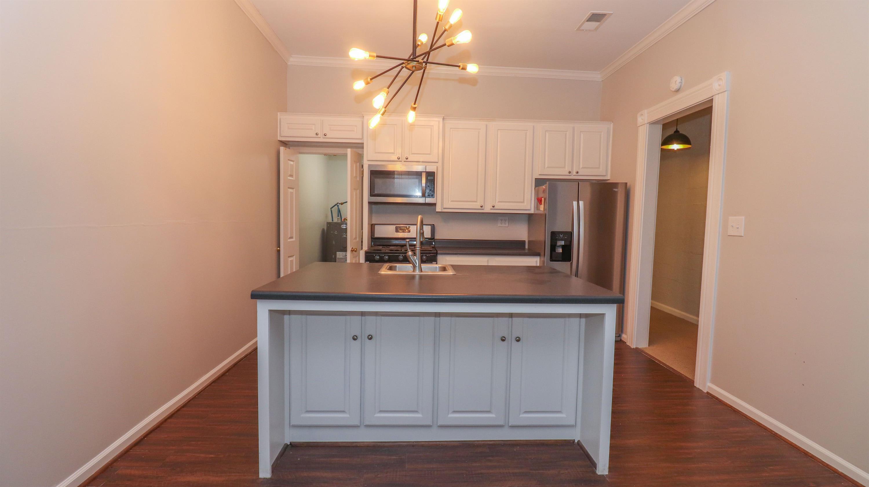32 N Lafayette Ave – photo 5