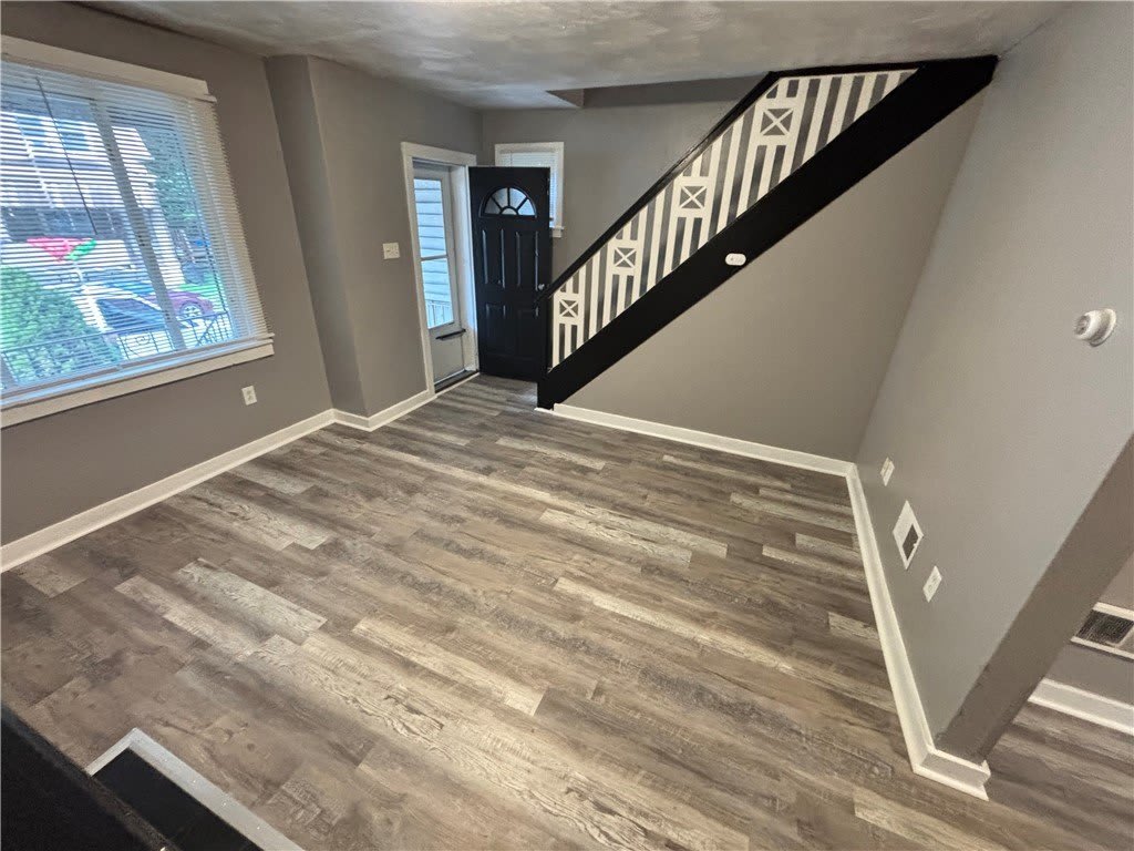 327 Mathews St – photo 2