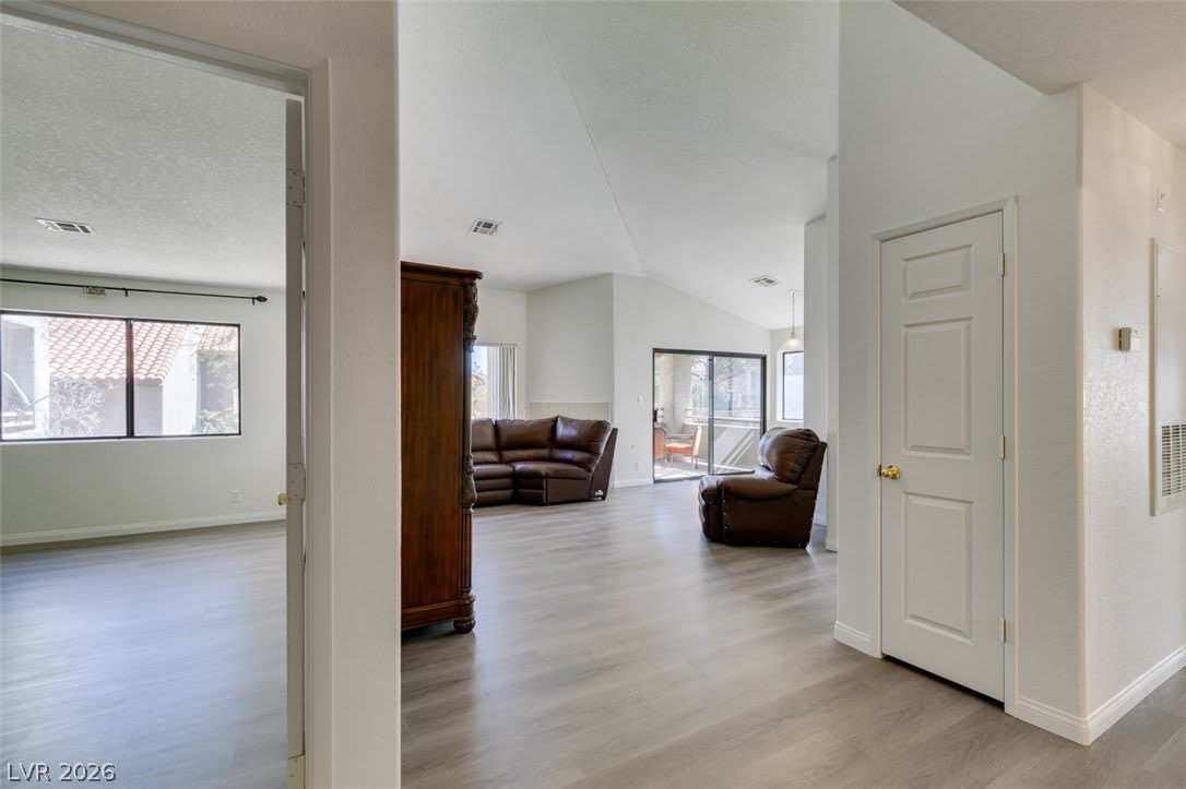 5054 S Rainbow Boulevard – photo 1