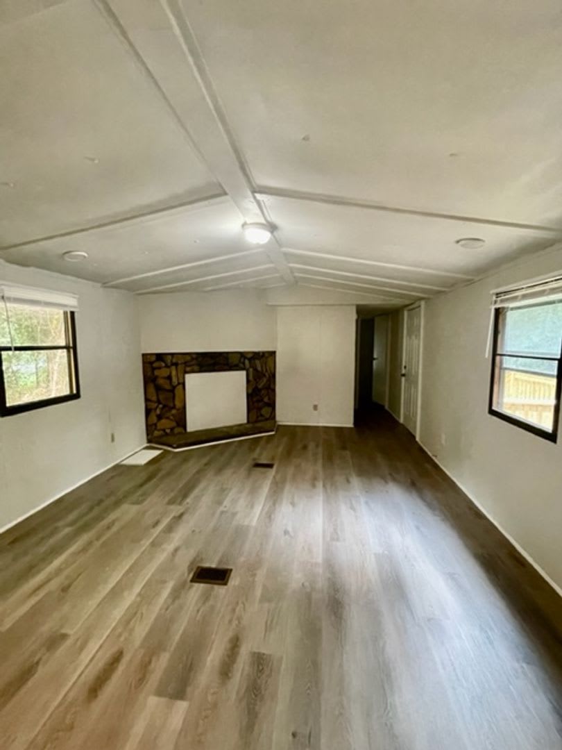 Adorable 2 bedroom 2 bath Moble Home located it Dallas – photo 5