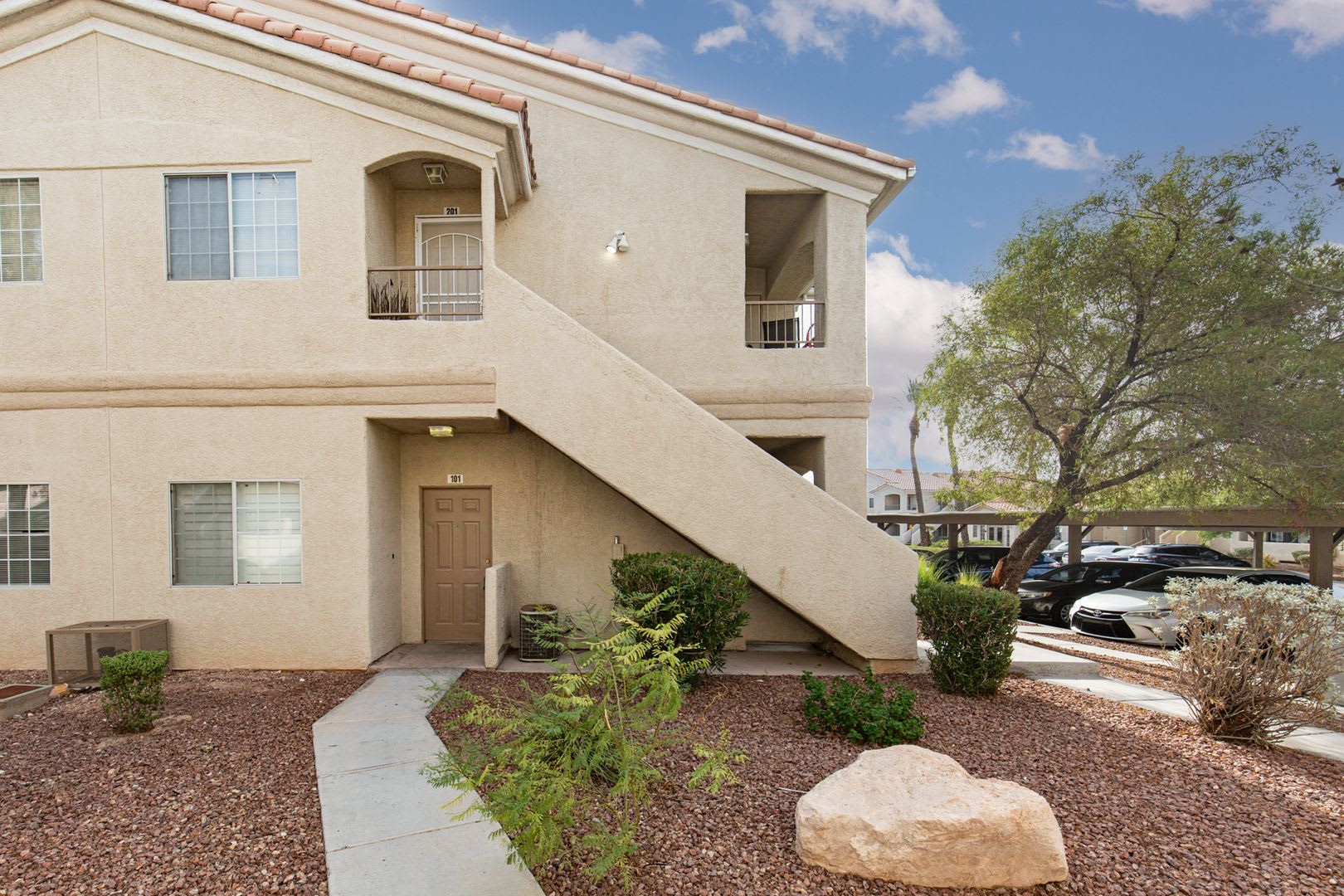 Adorable 1 Bedroom Condo on the First Floor – photo 1