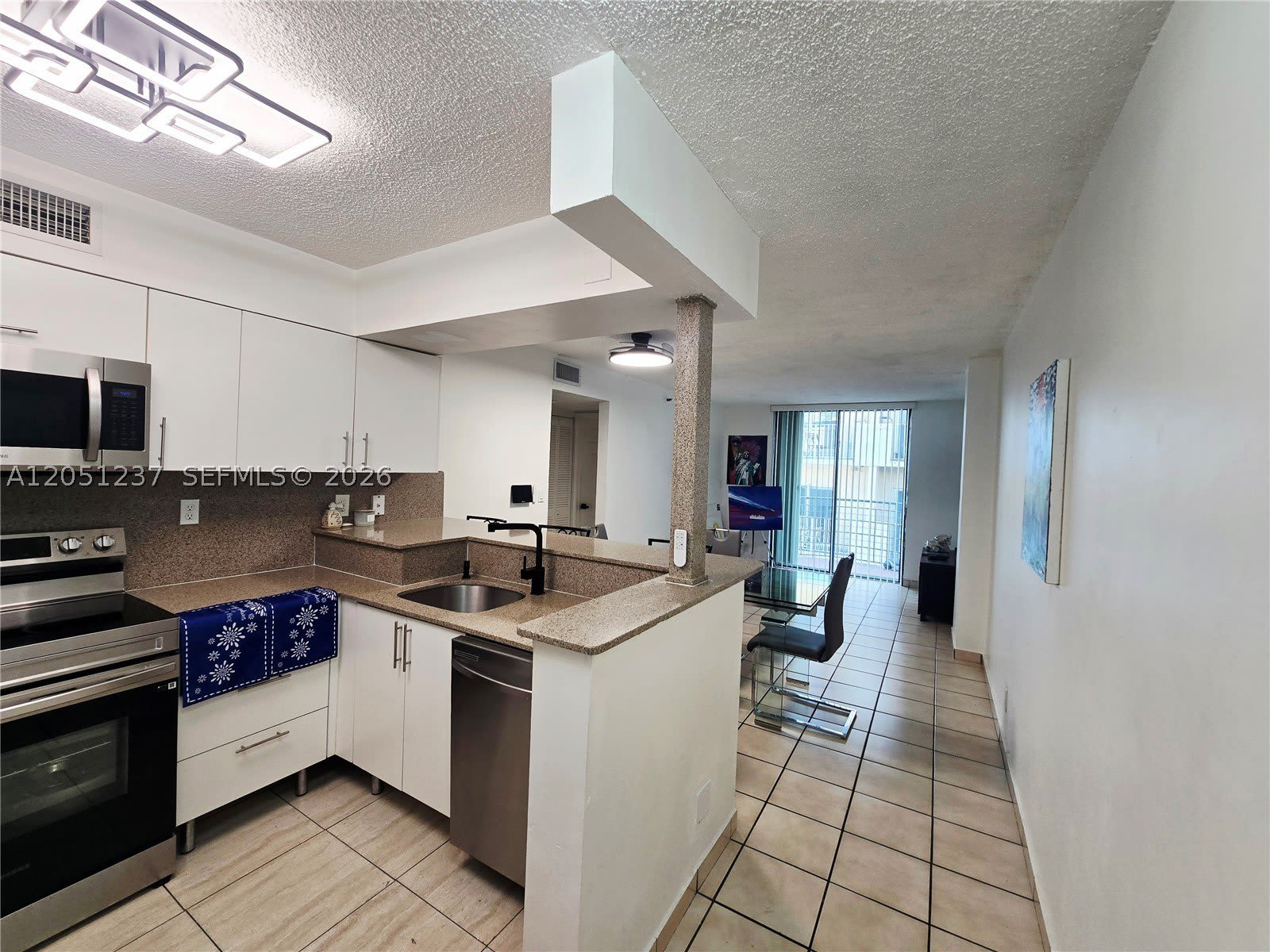 546 SW 1st ST – photo 2