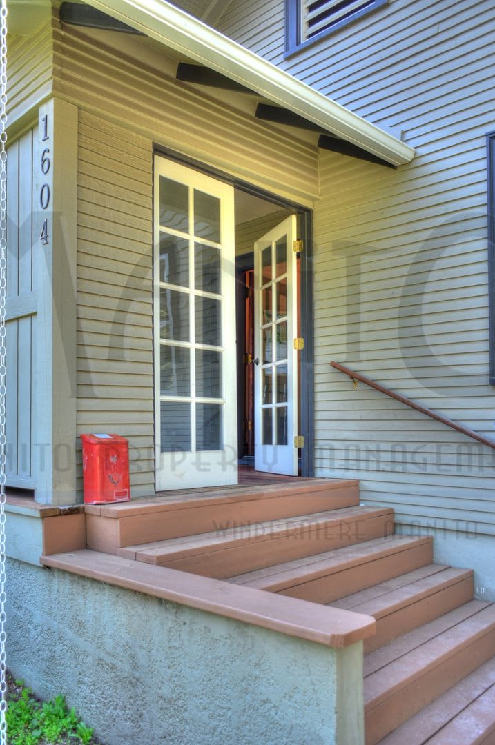 Bungalow in the Heart of the Perry District – photo 4