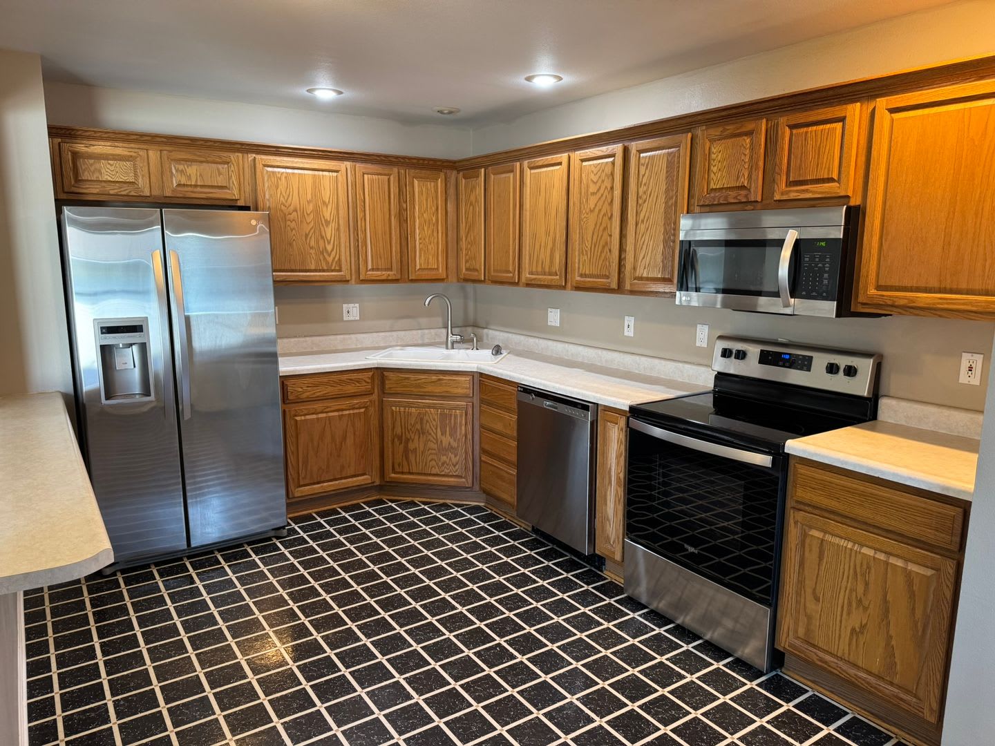 MOVE-IN SPECIAL! $500 OFF FIRST MONTH'S RENT! Large Townhome in North Ames – photo 2