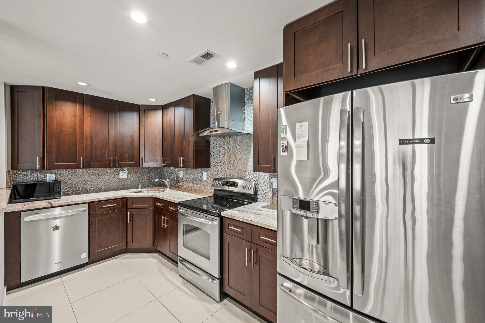 1743 CAMBRIDGE Street – photo 3