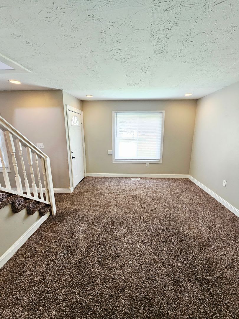 Available Now! 3 Bedroom Home with Central Air – photo 3