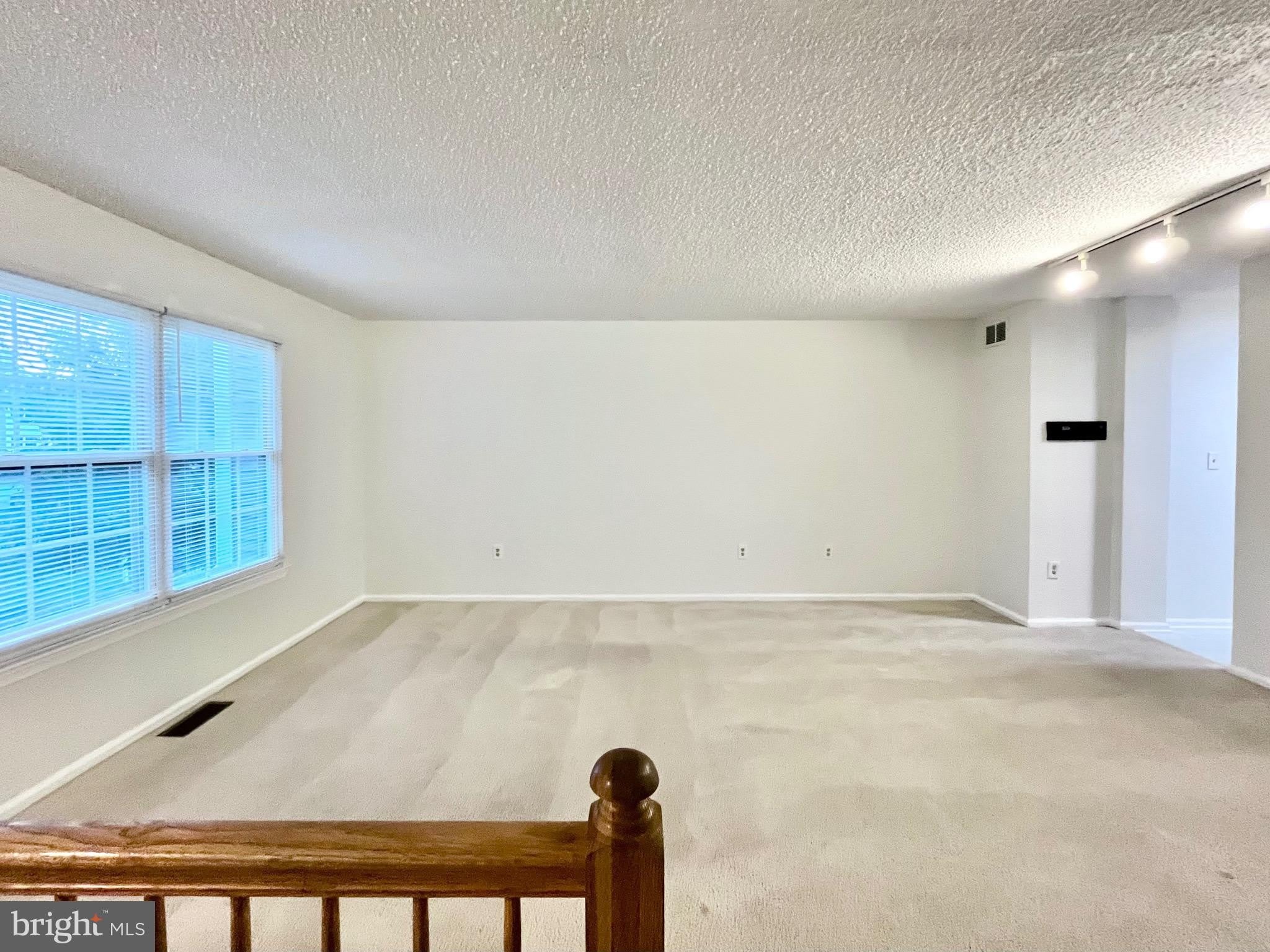 33 KETLEY Place – photo 3