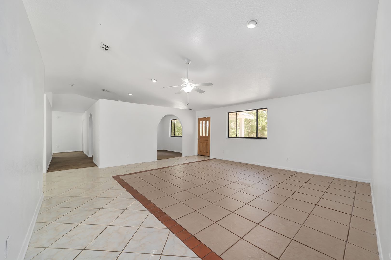 Coming Soon Huge Beautifully Maintained 3 Bedroom 2 Bath Home Offering Approximately 2 380 Square Feet Of Living Space On 1 16 Acres In Desirable Southwest Ocala – photo 2