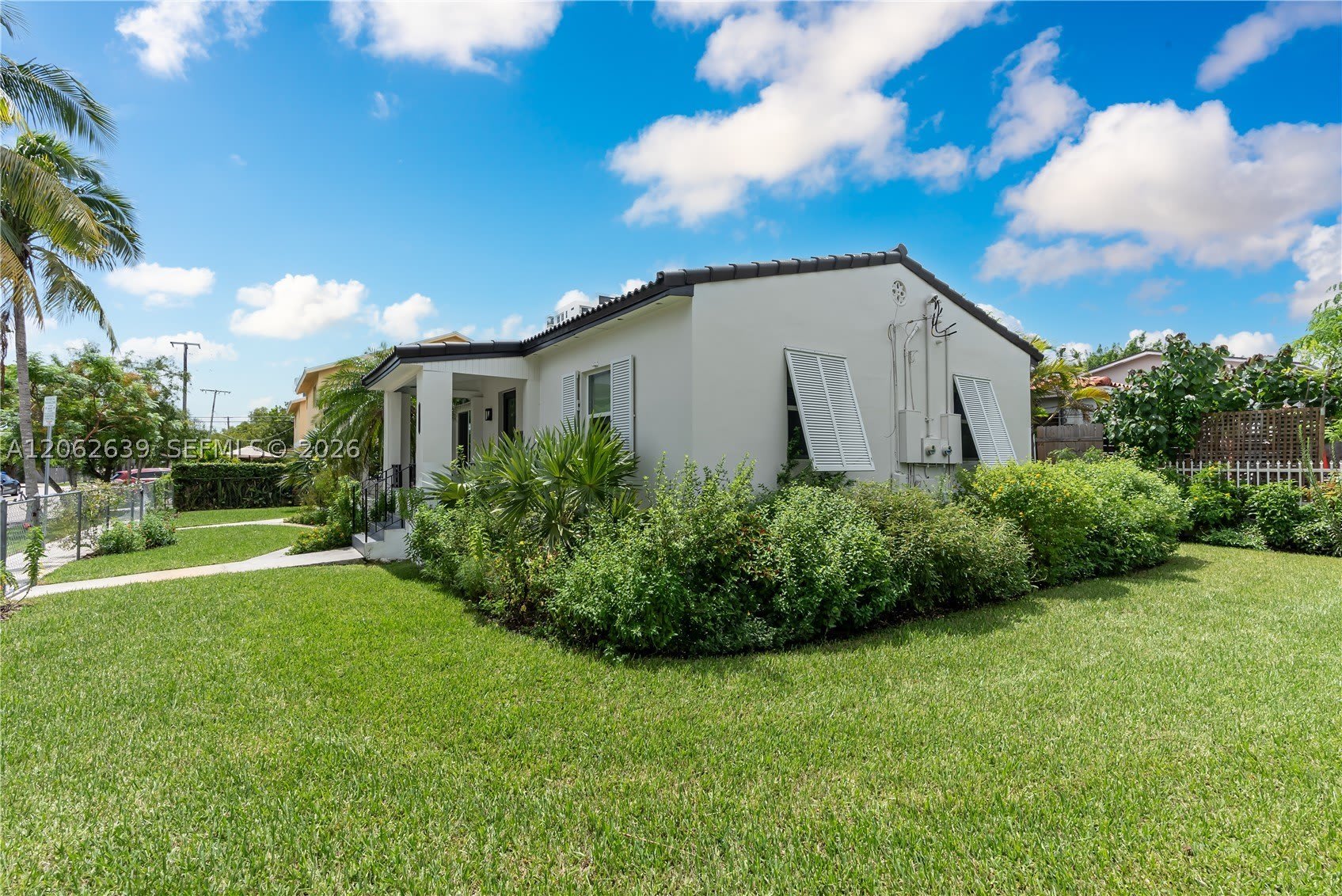 2102 SW 31st Ave – photo 3