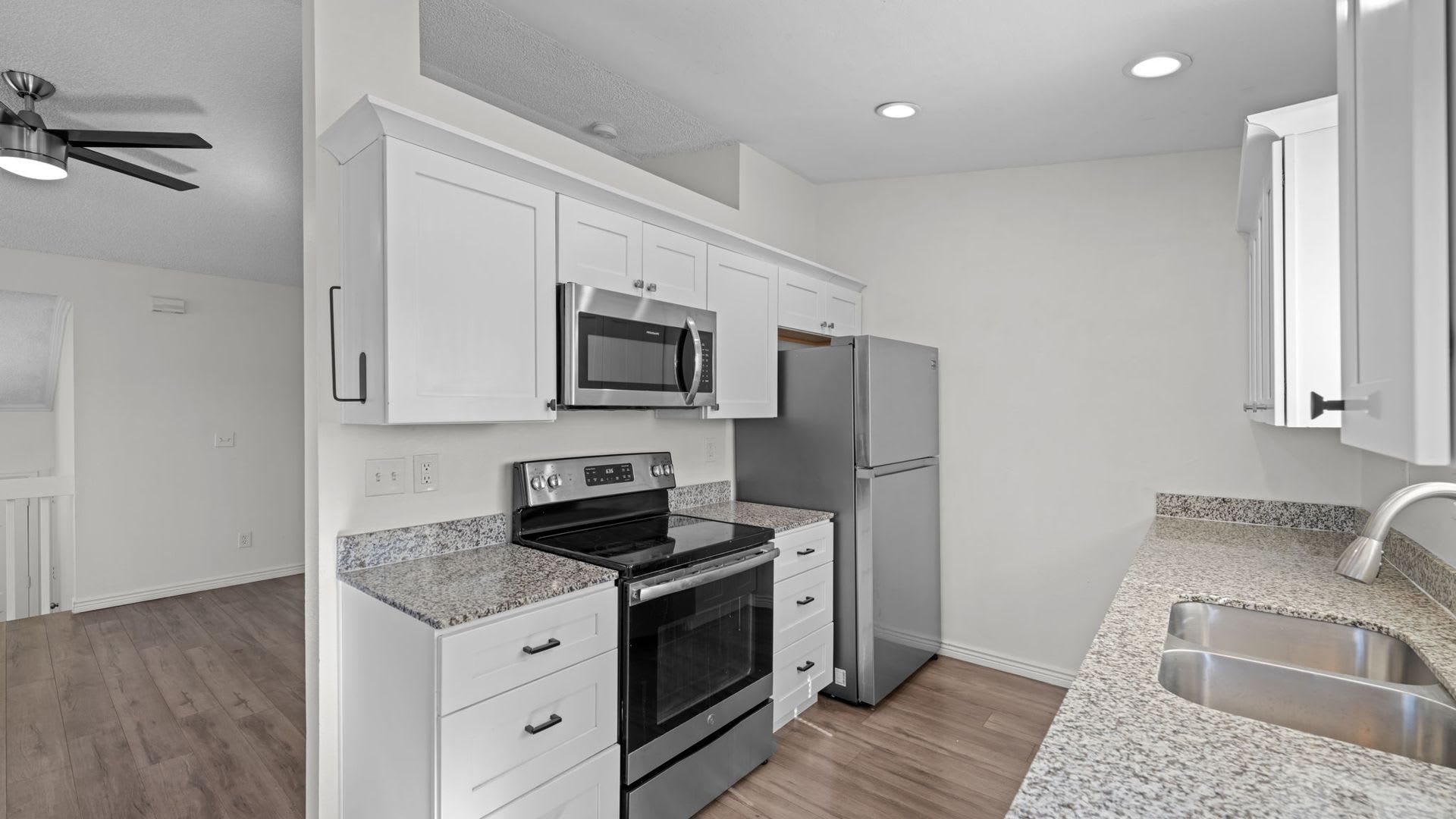 Cute Home, Centrally Located, Near Military Bases – photo 3