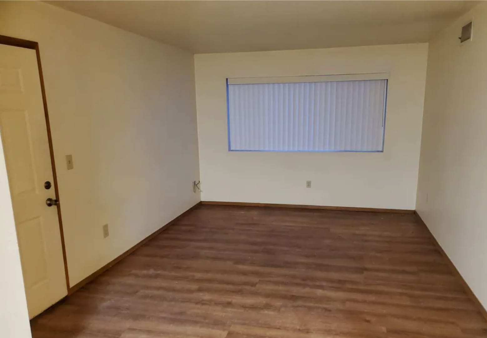 Bright and Cozy 1 Bedroom Upper Unit! – photo 5