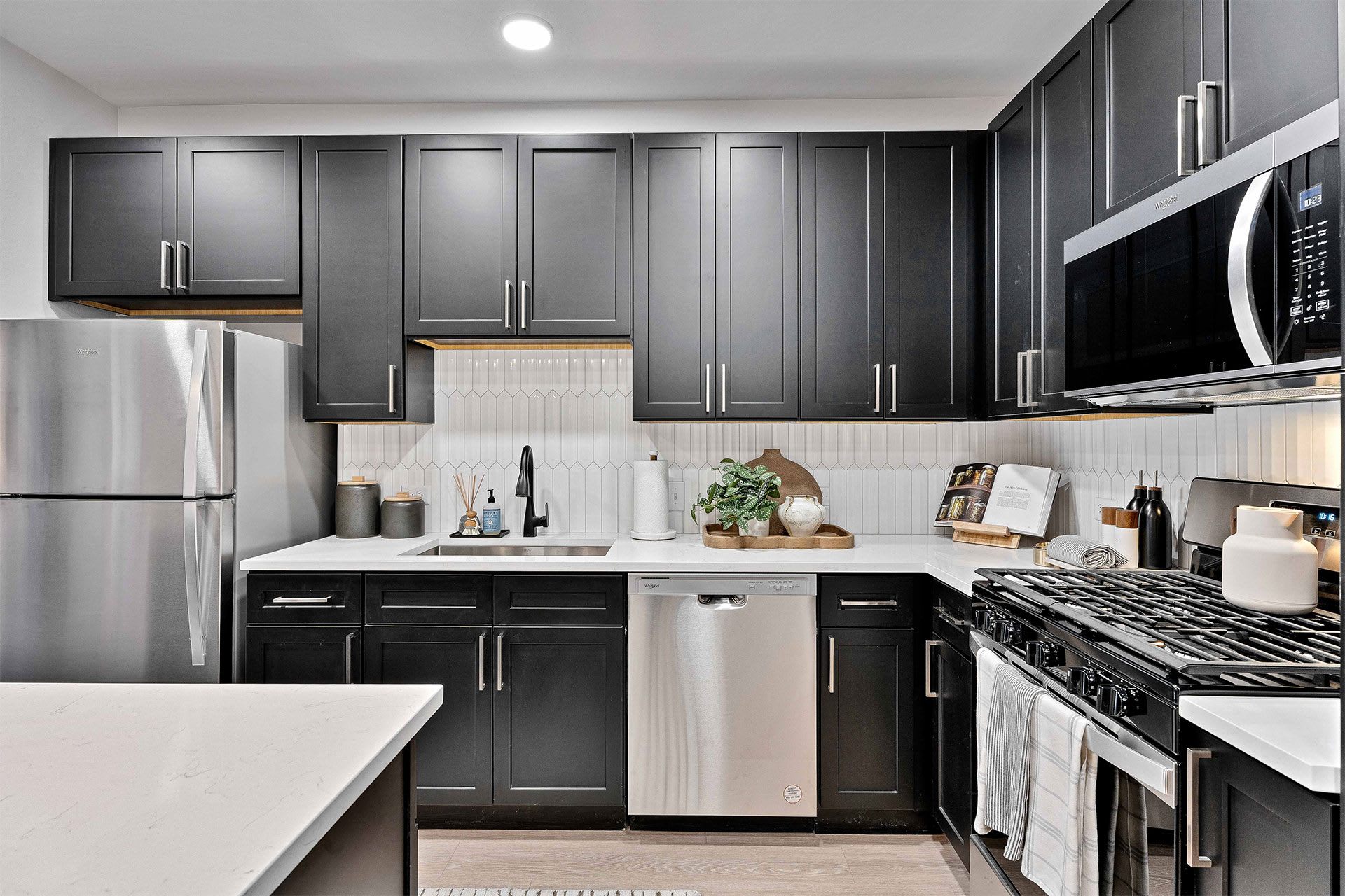 Metro 19 Apartments – photo 3