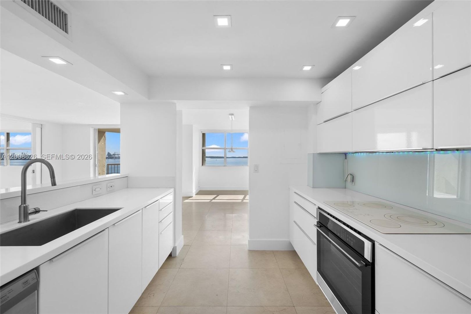 1420 Brickell Bay Drive 1001A, Miami, FL 33131 – photo 2