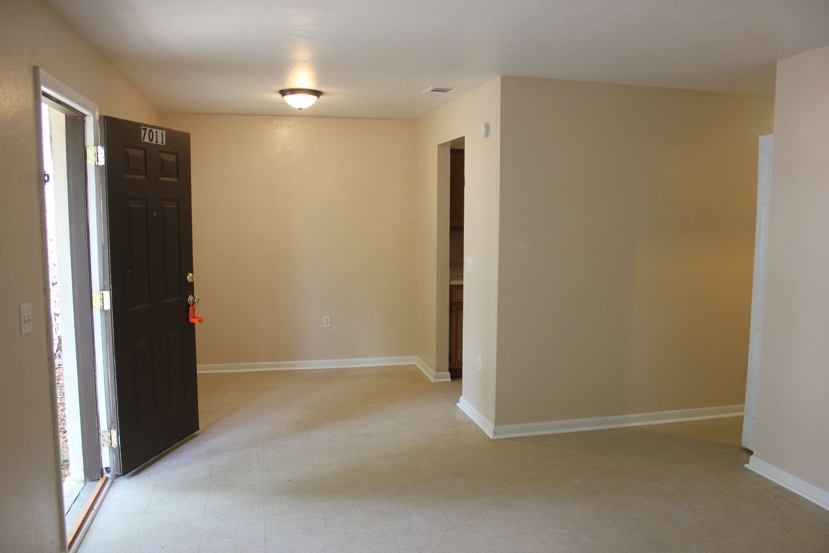 2 bedroom 1 Bathroom in Tower Oaks – photo 3