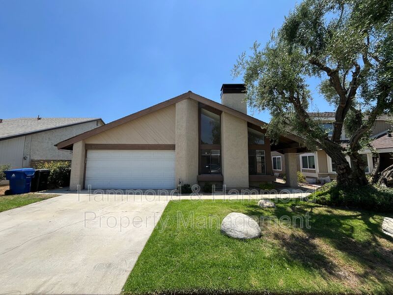 21812 Vintage St – photo 1