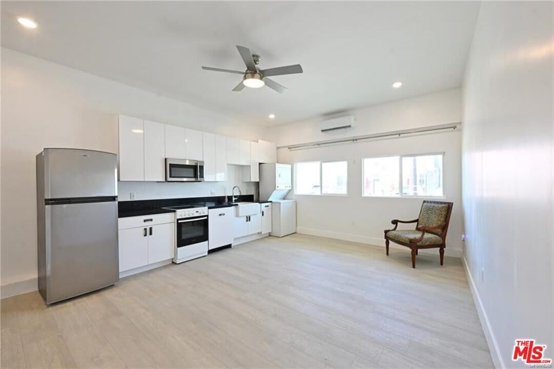 7929 Blackburn Ave – photo 5